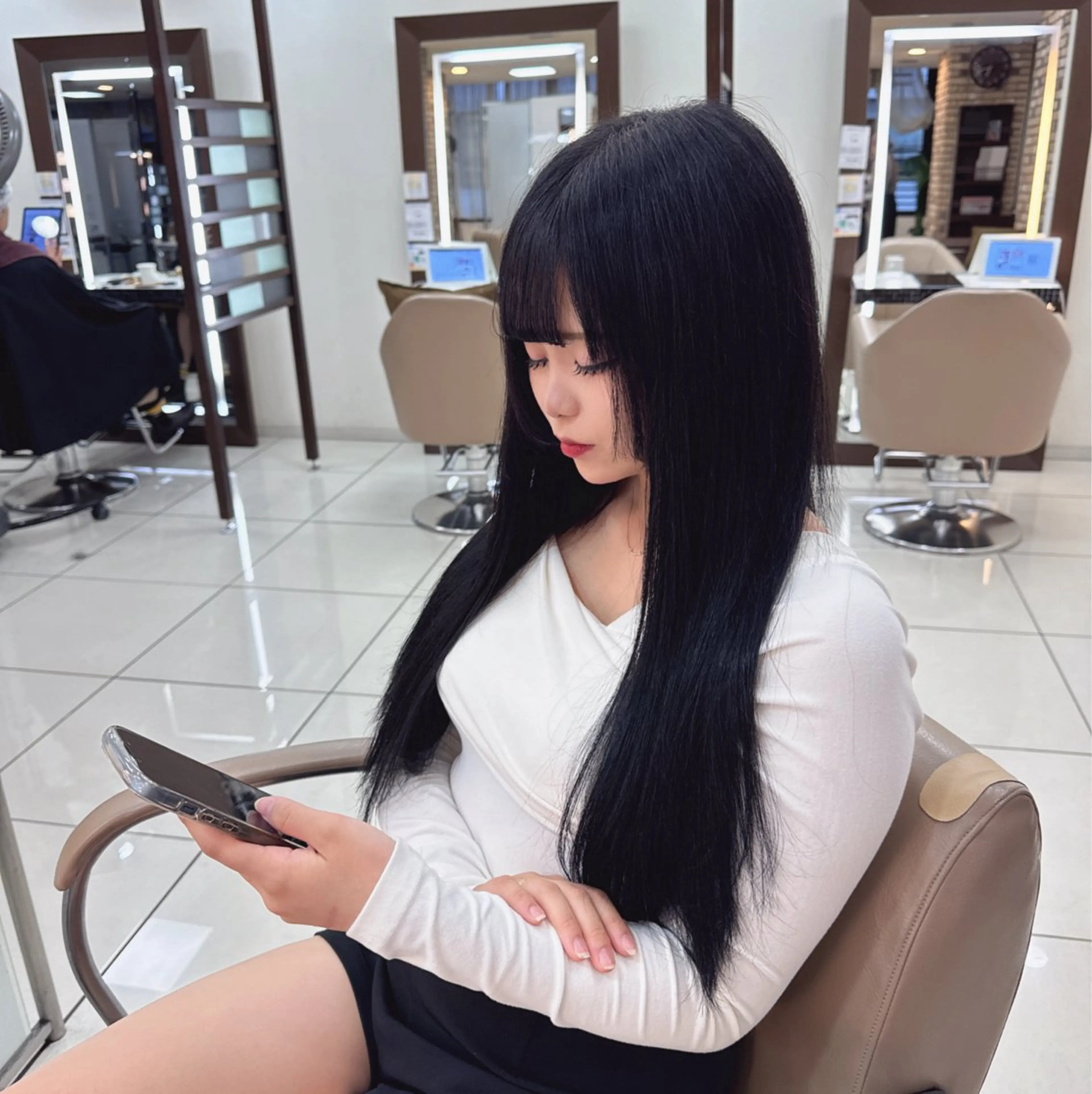 ラウンドマッシュシャ ドウニュアンスパーマのヘアスタイル