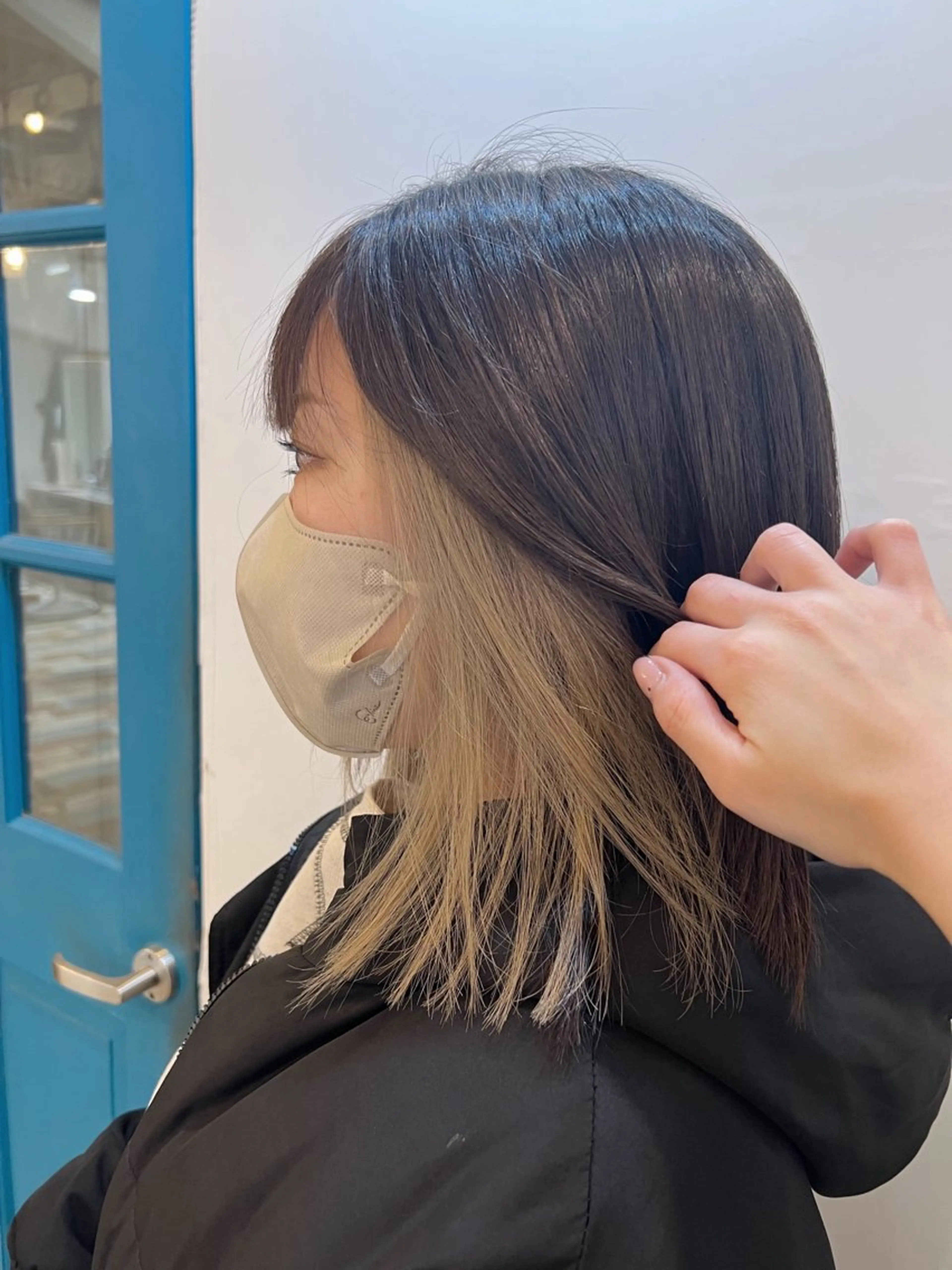 セミロング カラー ベージュカラー ブリーチ デザインカラー イヤリングカラー ハイライトカラー カット ヘアカラー トリートメント KANA/ボブ/ インナーカラー/艶髪のヘアスタイル