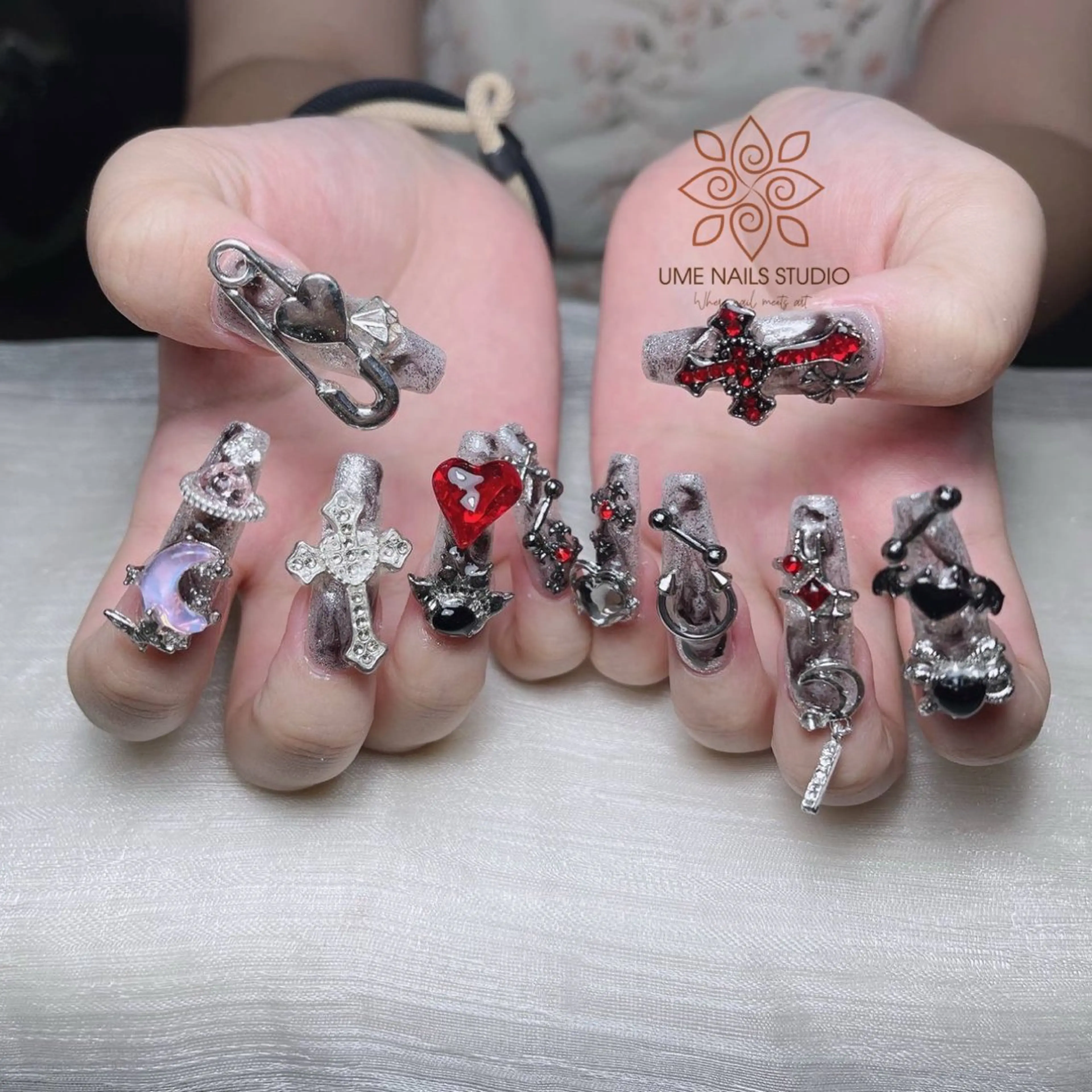 ネイル チークネイル クリアネイル ガーリー キラキラネイル 韓国ネイル ハンドネイル Ume Nail Studioのネイルデザイン
