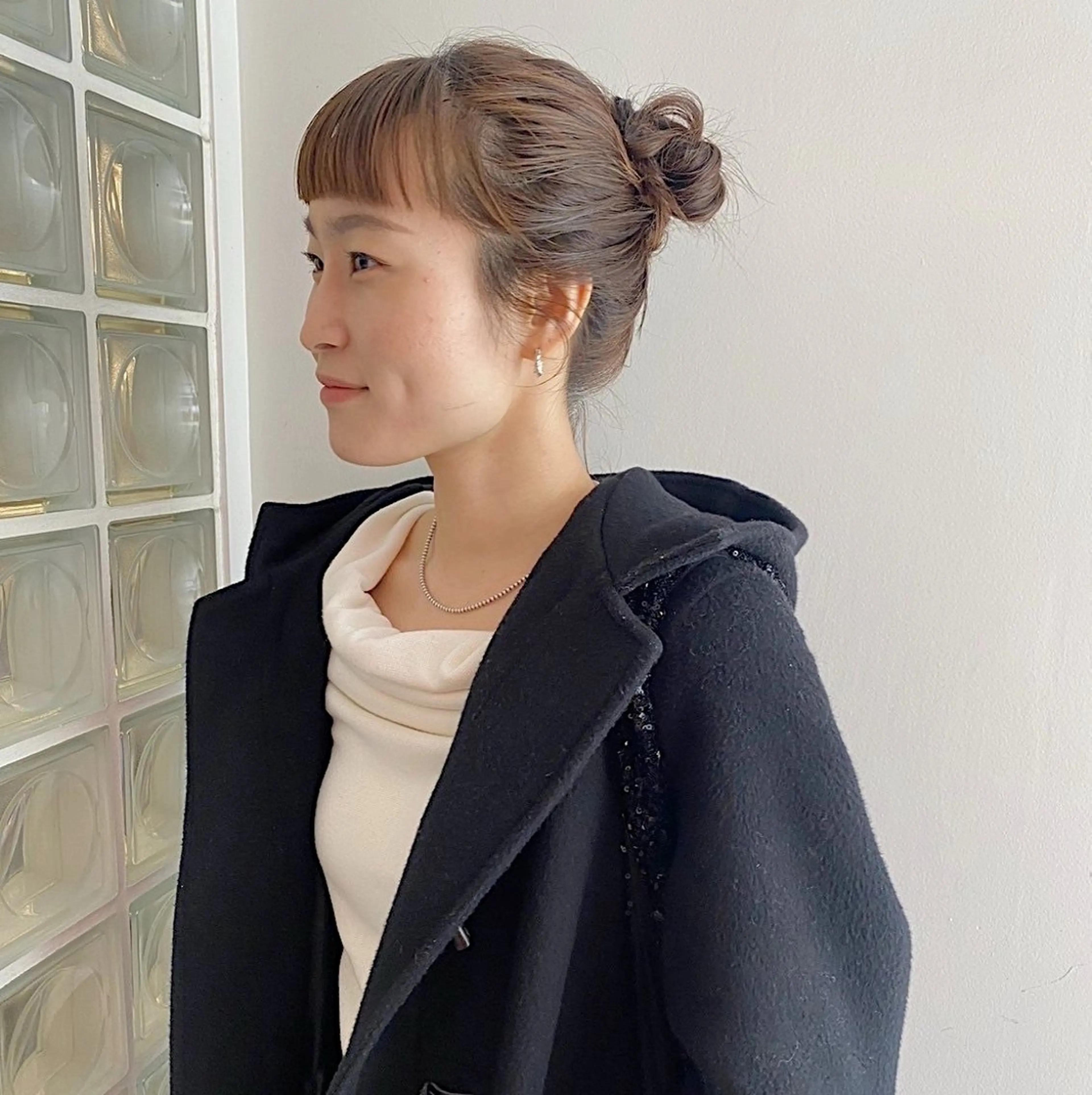 ミディアム ヘアアレンジ お団子ヘア オン眉 カット 🌐サトウ リョウ🌐のヘアスタイル