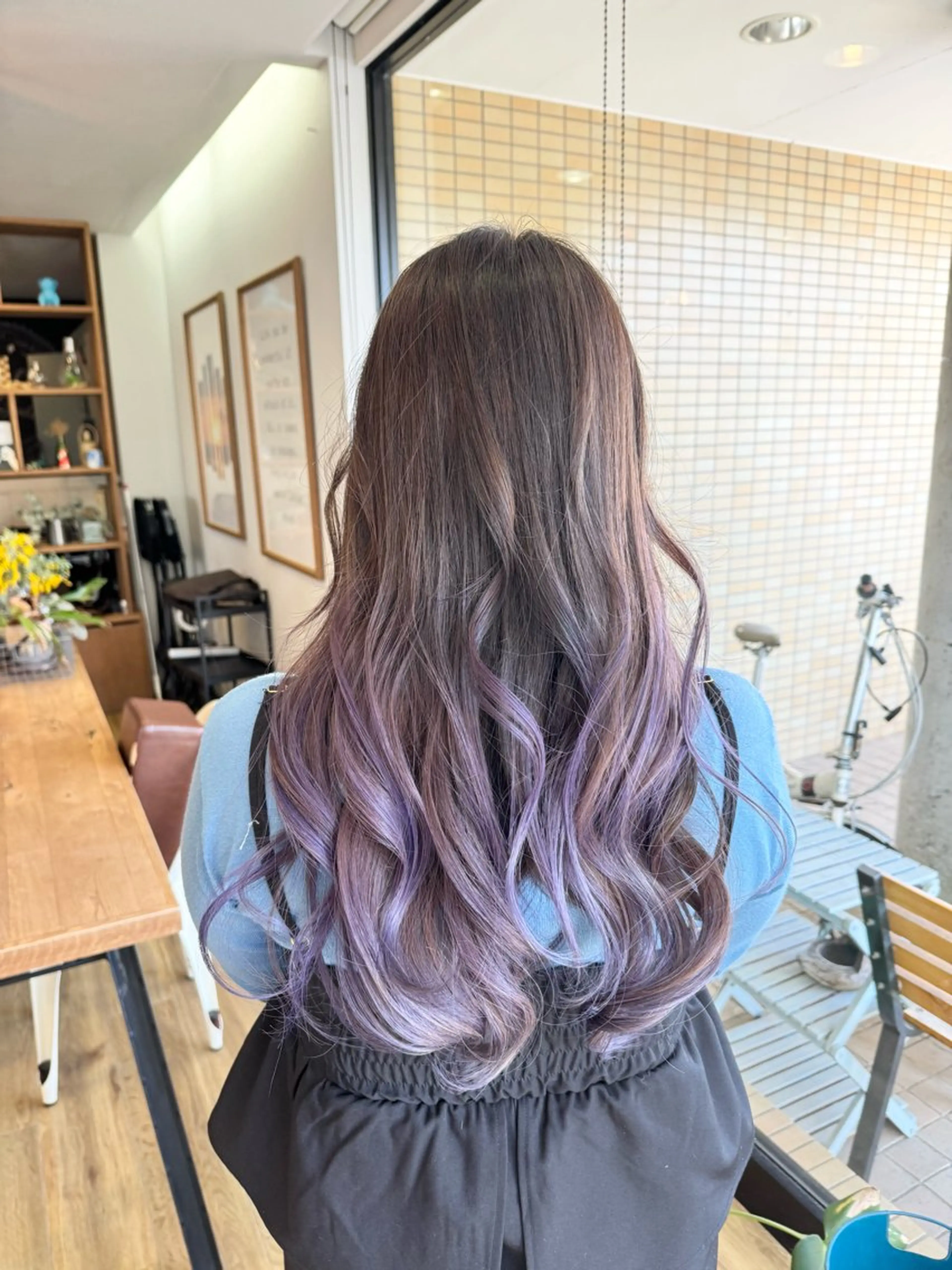 ロング カラー グラデーションカラー パープルカラー ヘアカラー トリートメント ツキダテ ユイのヘアスタイル