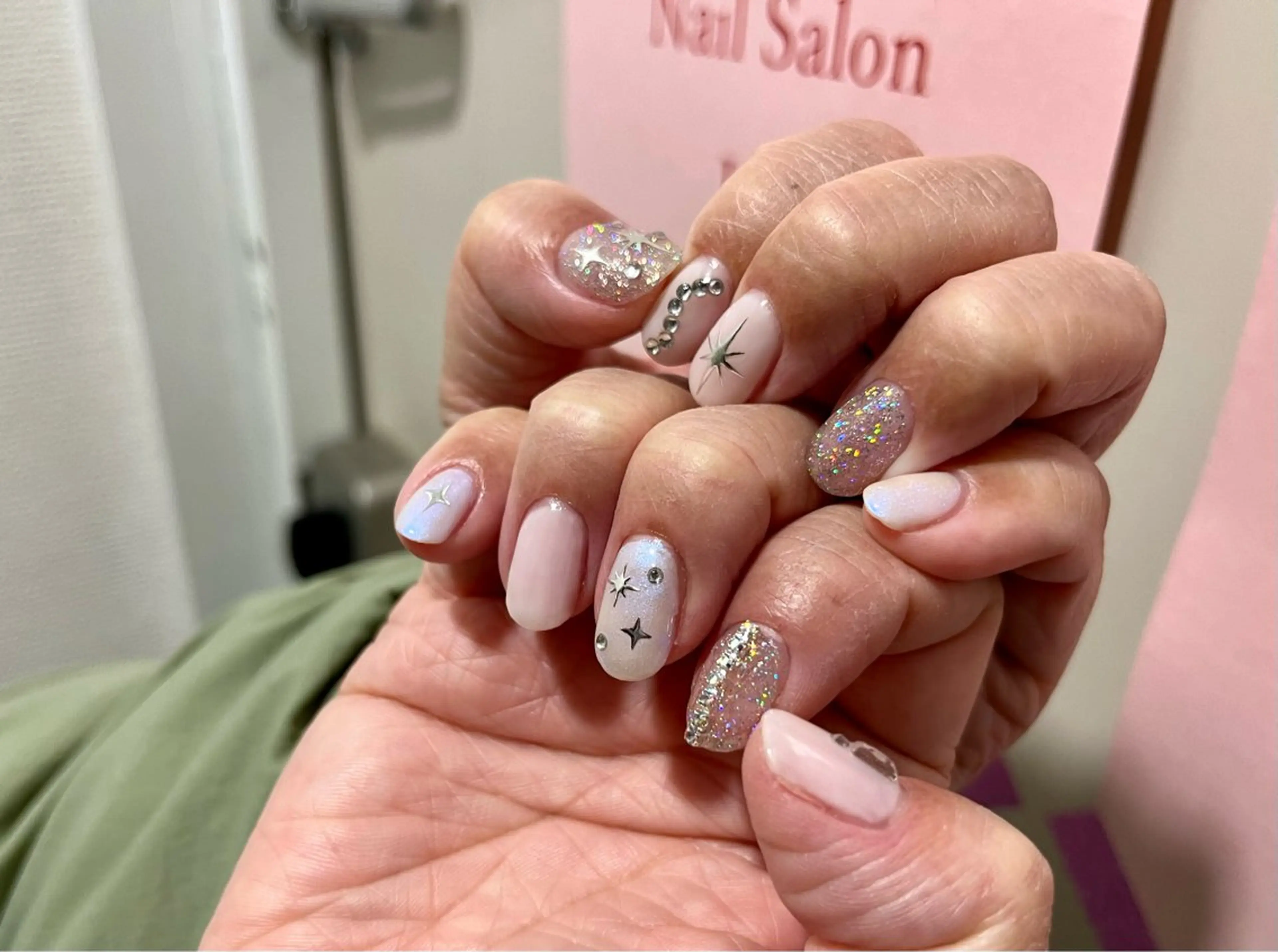 ネイル フラッシュネイル ホワイト NailByua 武蔵新城徒歩4分のネイルデザイン