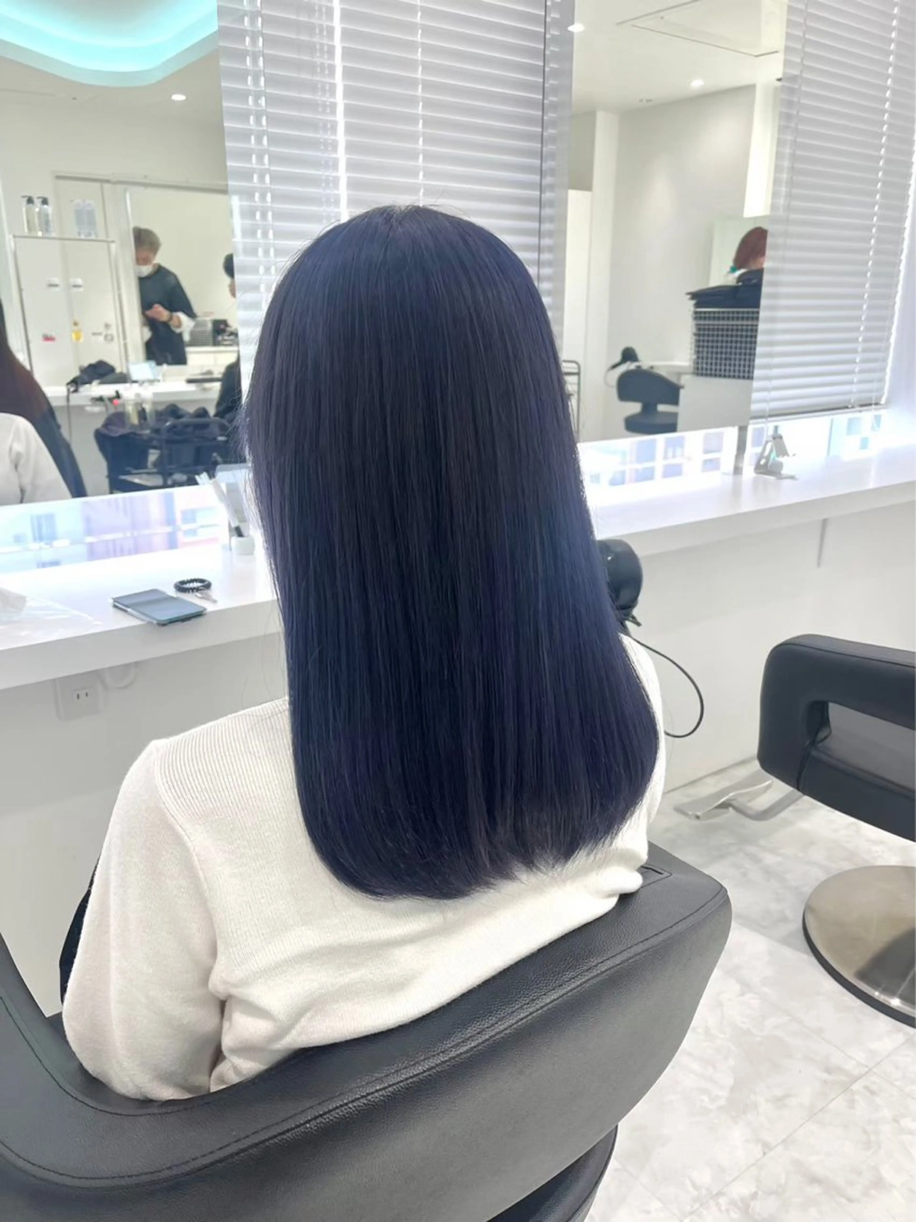 セミロング カラー ヘアアレンジ ブリーチ ブリーチなしカラー 髪質改善 🩵ダメージレス艶感 ハイトーン🩷のヘアスタイル