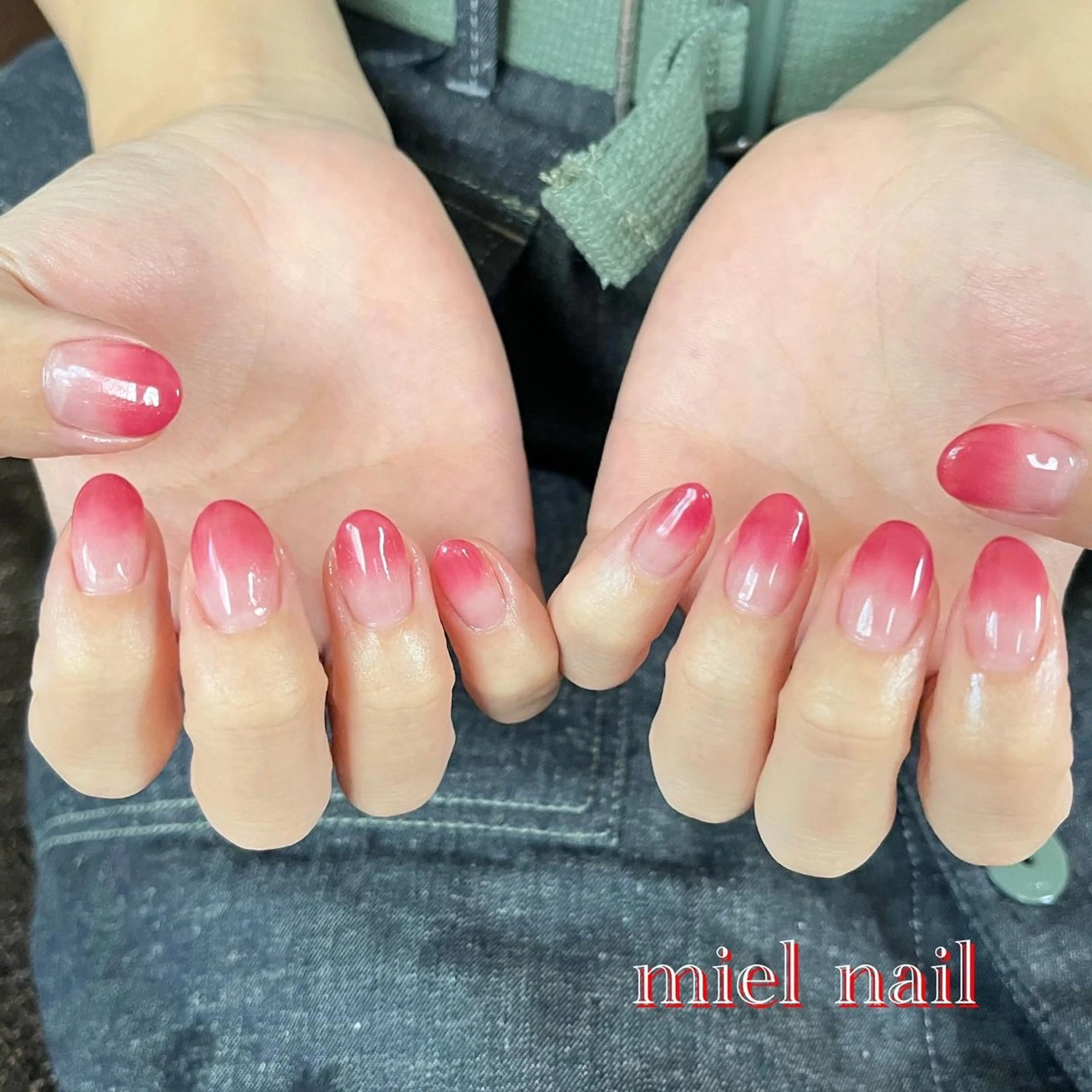 ネイル グラデーション 赤色 冬ネイル ハンドネイル miel nailのネイルデザイン