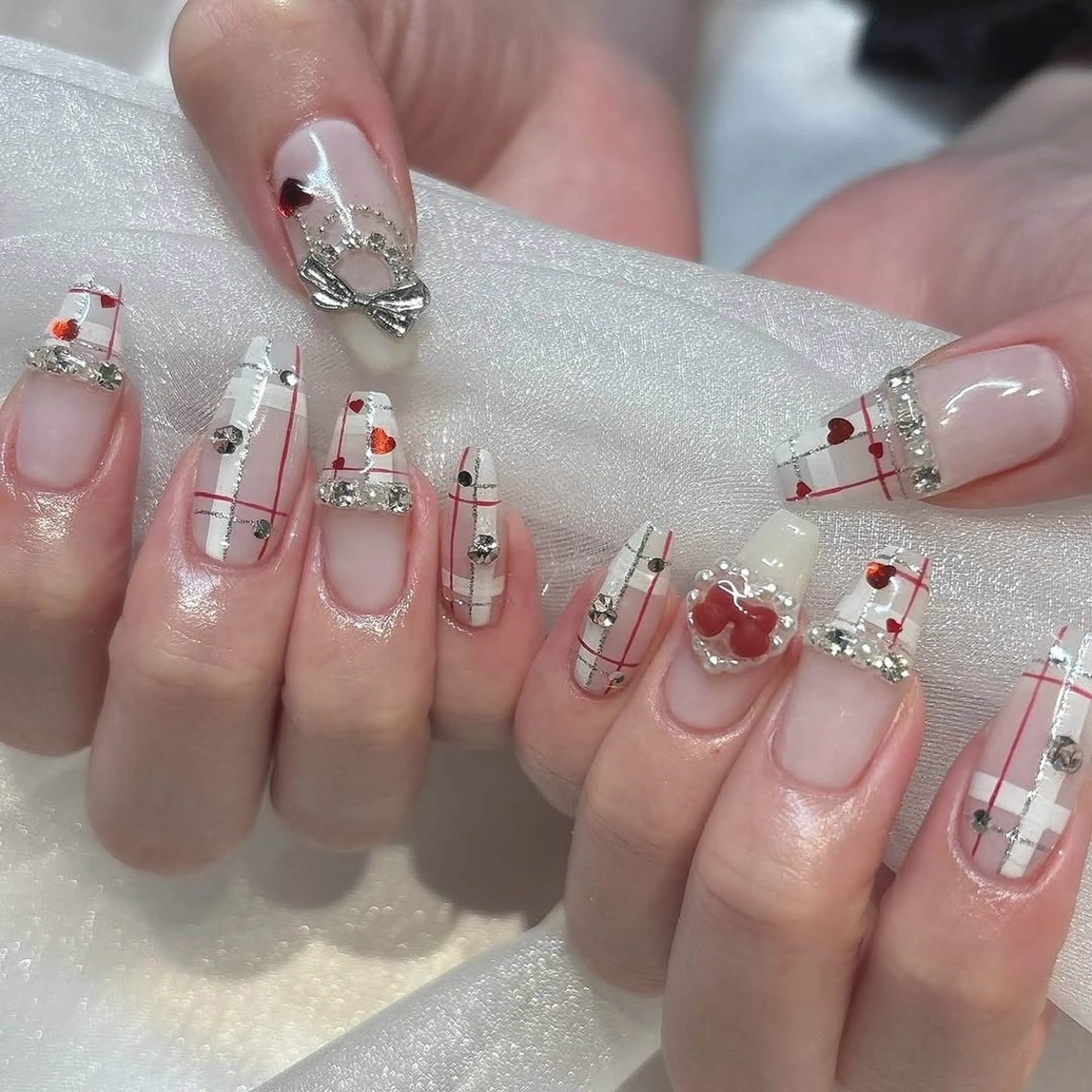 ネイル アートネイル 長さ出し ジェルネイル ガーリー ハート ハンドネイル KIM キムのネイルデザイン