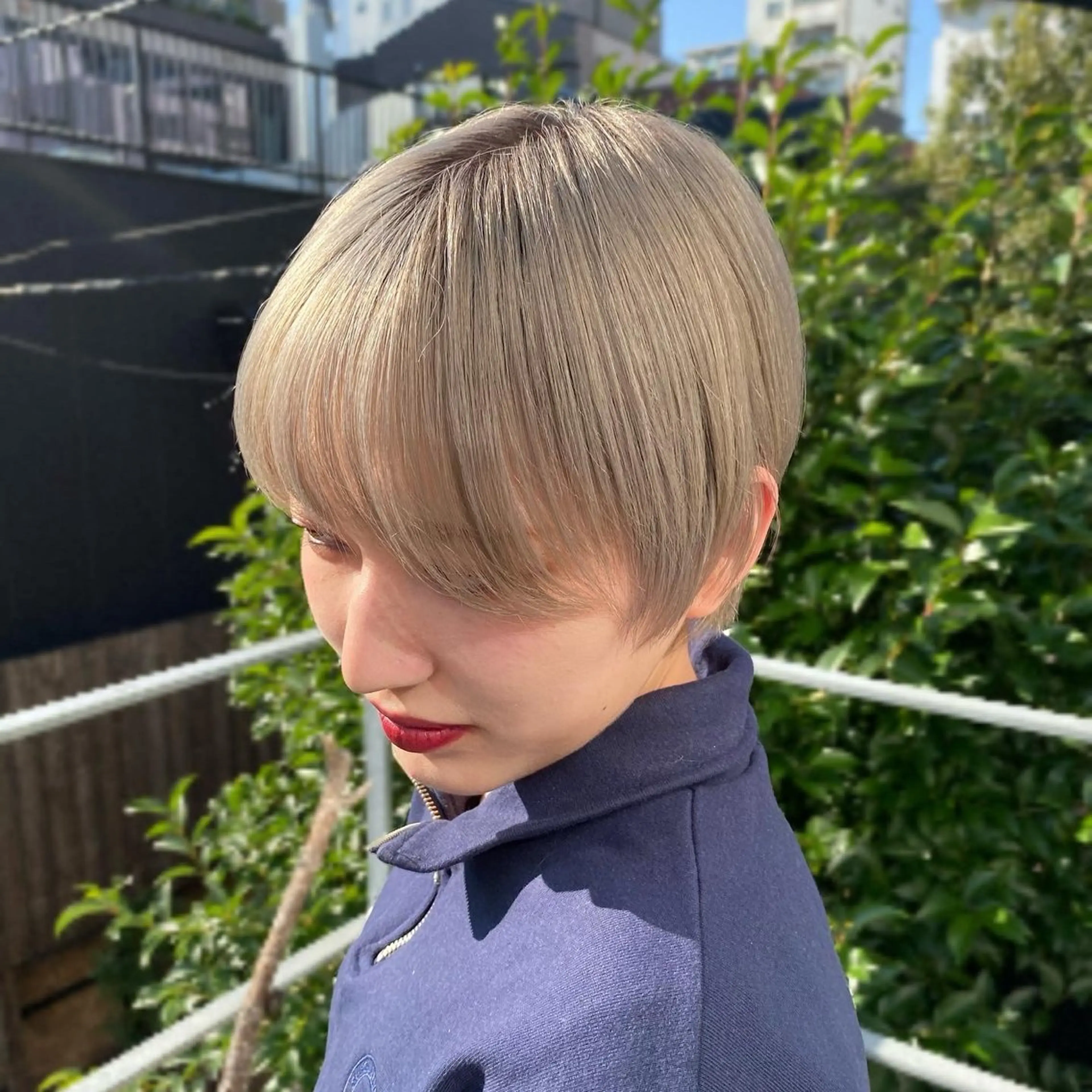 ショート カラー ヘアアレンジ グレージュ ハイトーンカラー ショートヘア カット ヘアカラー トリートメント お呼ばれヘアアレンジ mina🌷のヘアスタイル