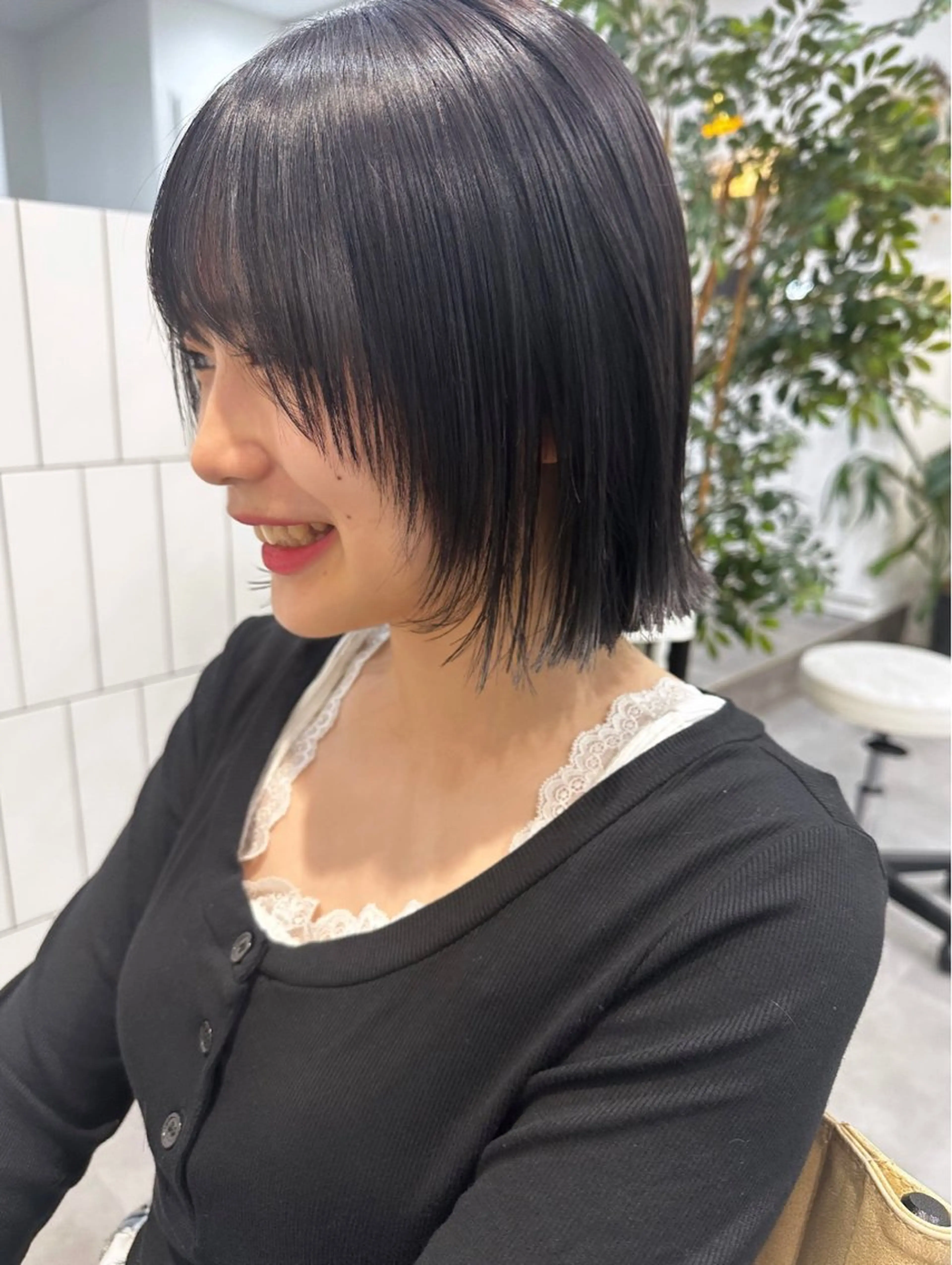 ショート カラー 黒髪 ブルーカラー ブルーブラック 顔まわりレイヤー レイヤーカット MOMONE/表参道 /顔まわりカット/のヘアスタイル
