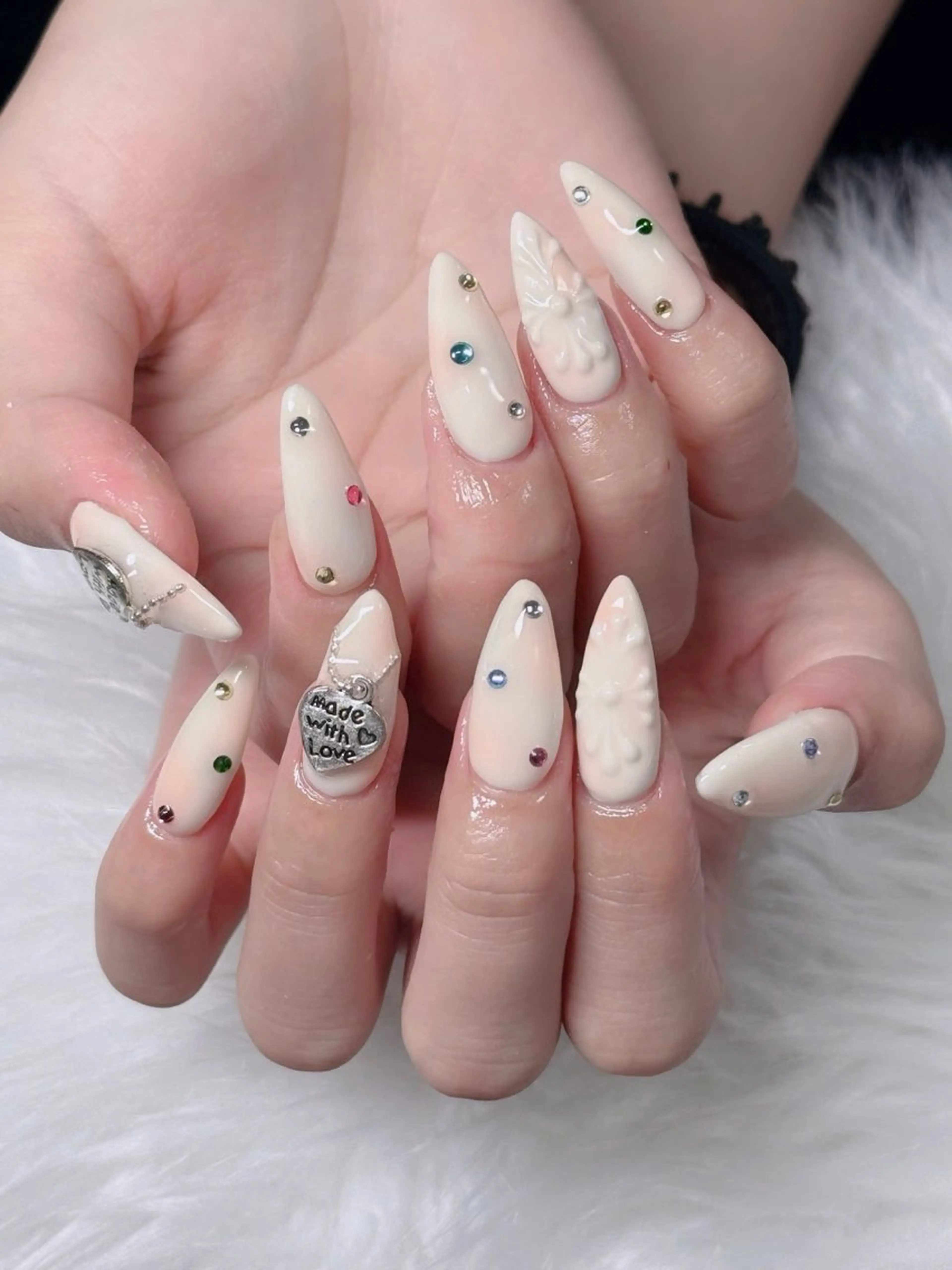 ネイル フレンチネイル ジェルネイル ガラスフレンチ ハロウィン ハート ハンドネイル H.baby Nail Salonのネイルデザイン