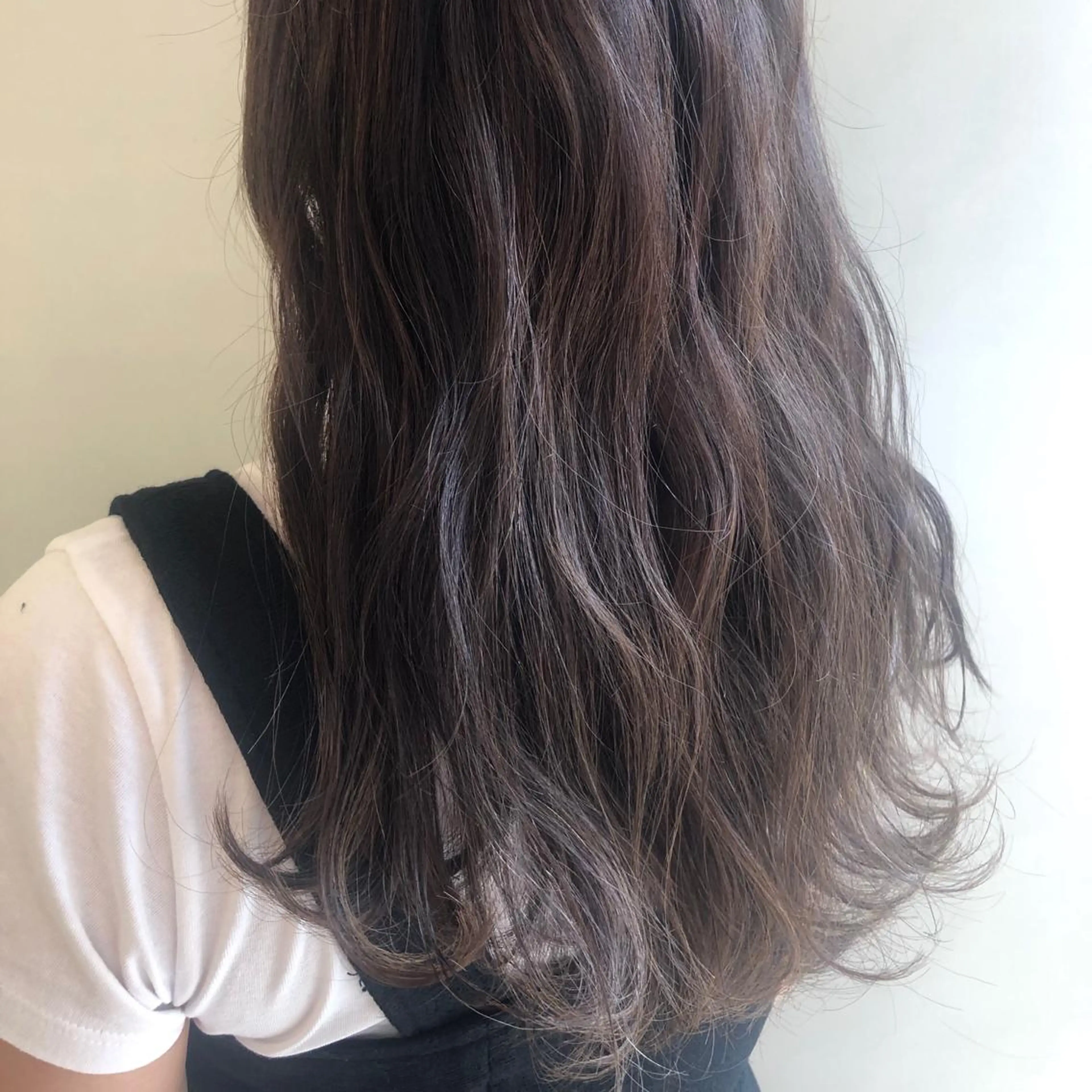 ロング カラー グレージュ カット パーマ 齋藤 咲のヘアスタイル