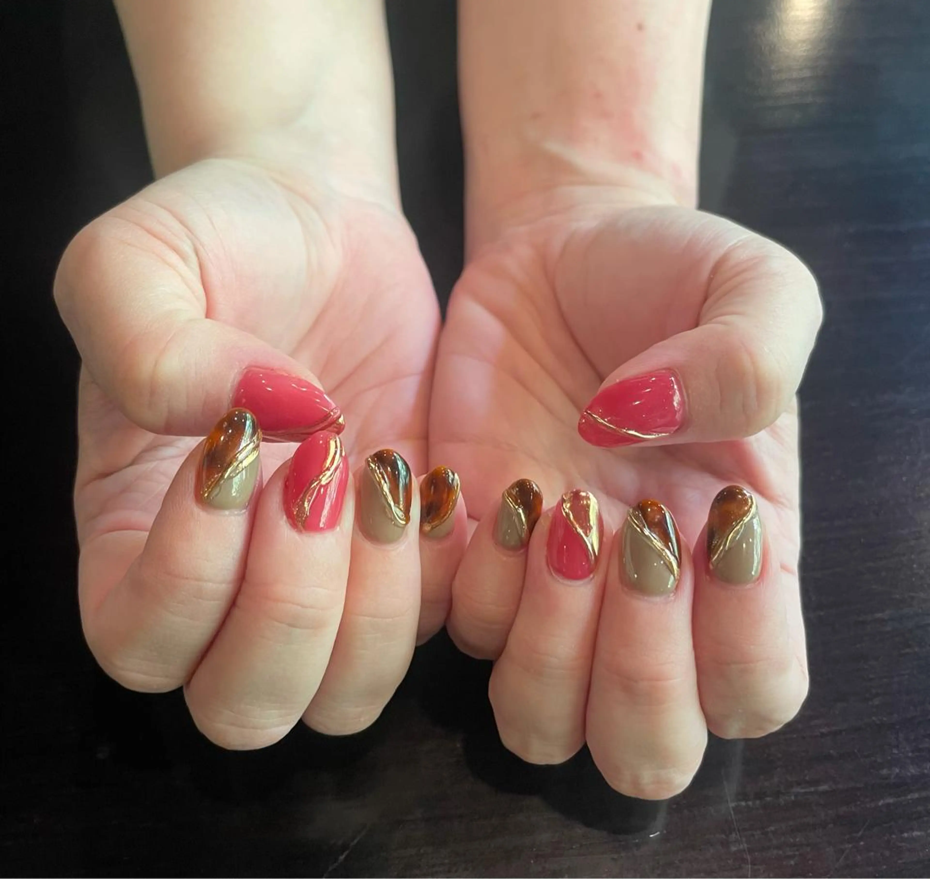 ネイル べっ甲ネイル ゴールド ミラーネイル Nail Salon Amourのネイルデザイン