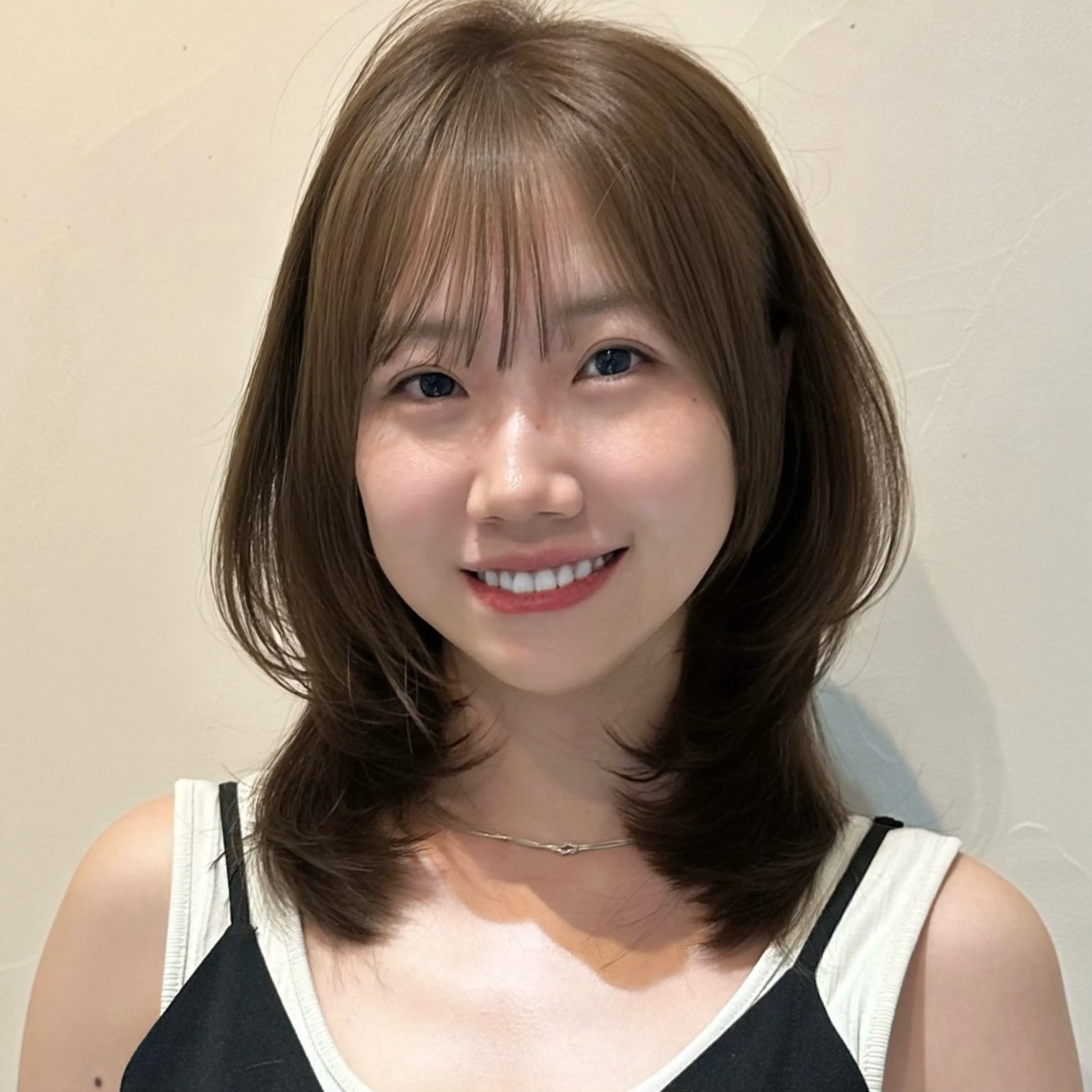 ミディアム カット ヘアカラー トリートメント 🌹ハッシュカット、 レイヤー韓国ヘア🌹のヘアスタイル