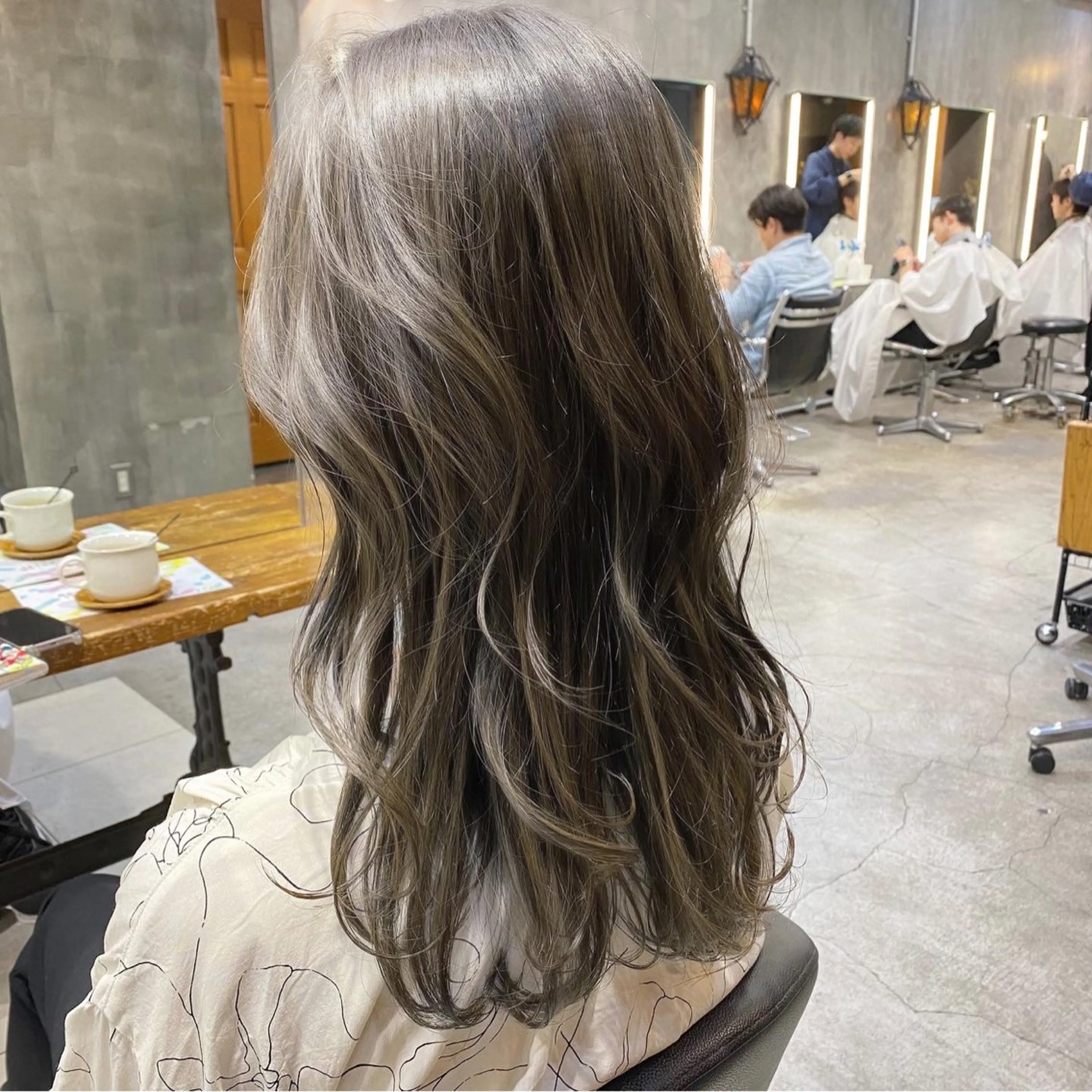 セミロング カラー ブリーチ ダブルカラー グレージュ カーキグレージュ ブリーチなしカラー カット ヘアカラー ブリーチなしダブル カラー🧸🐺陽介のヘアスタイル