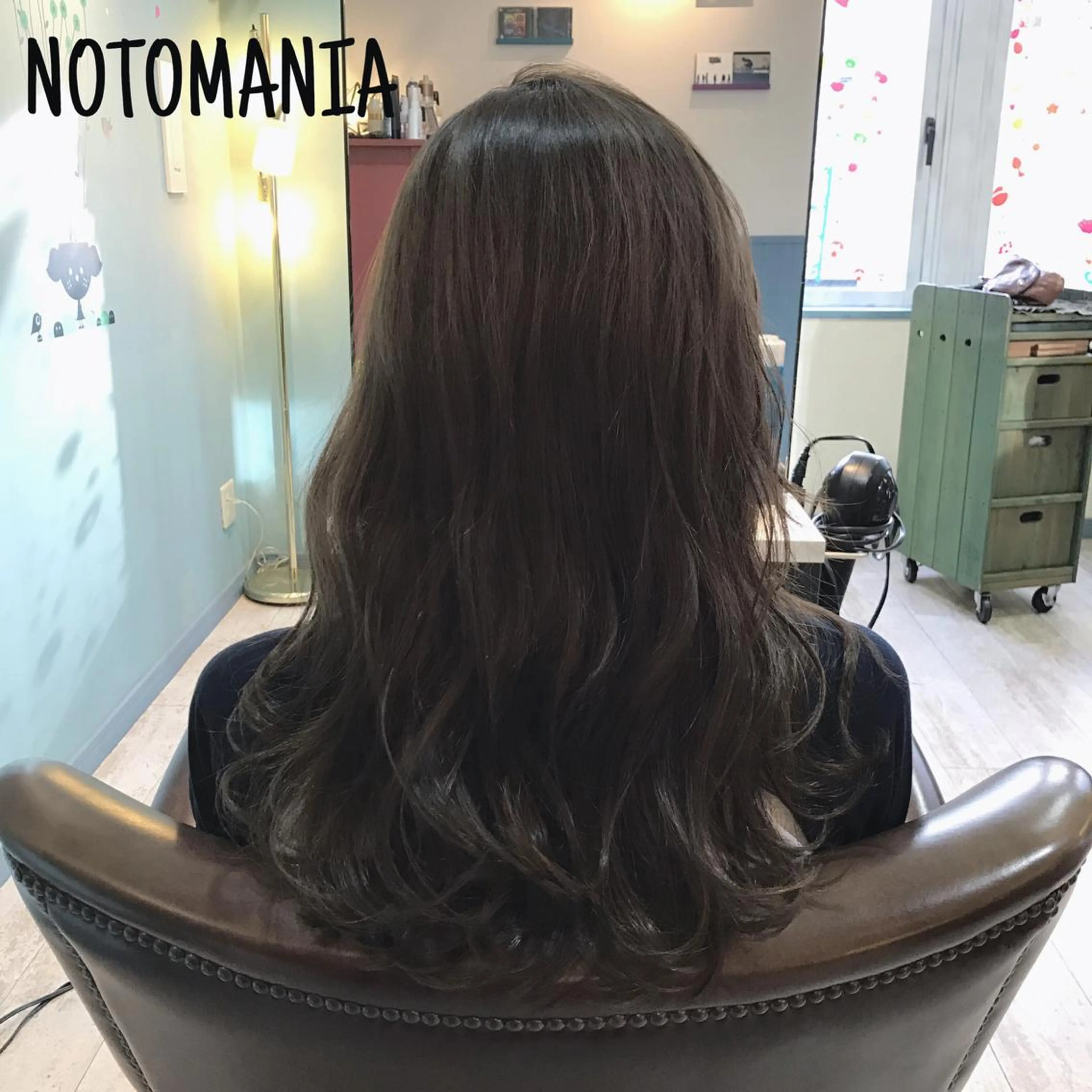 セミロング ロング カラー ブルーカラー ハイライトカラー イルミナカラー ネイビーカラー オレンジ イシハラ アズサのヘアスタイル