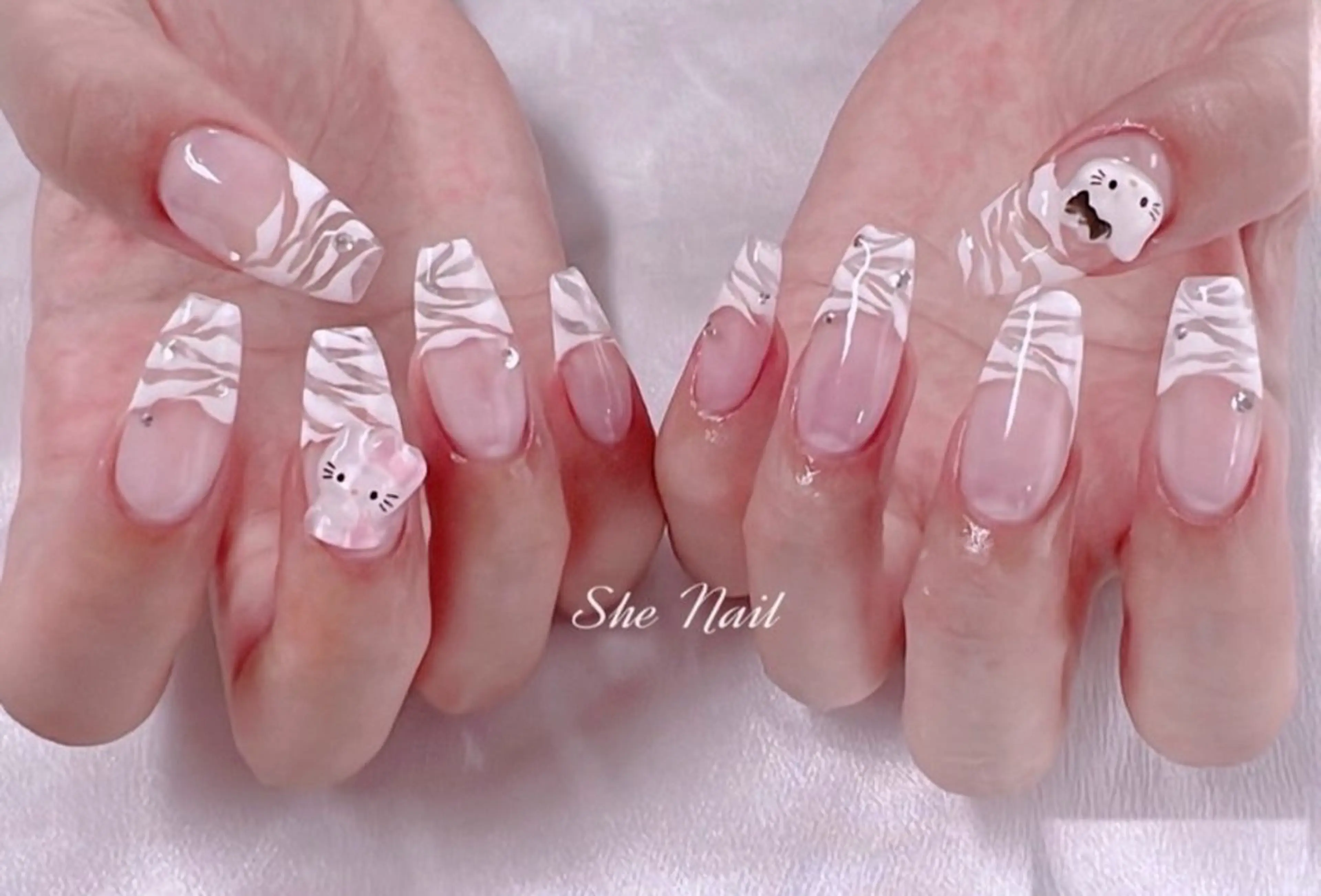 ネイル チークネイル 長さ出し マグネットネイル 持ち込み ワンカラーネイル ハンドネイル She_nail所属・ELSA_ Bellaのネイルデザイン