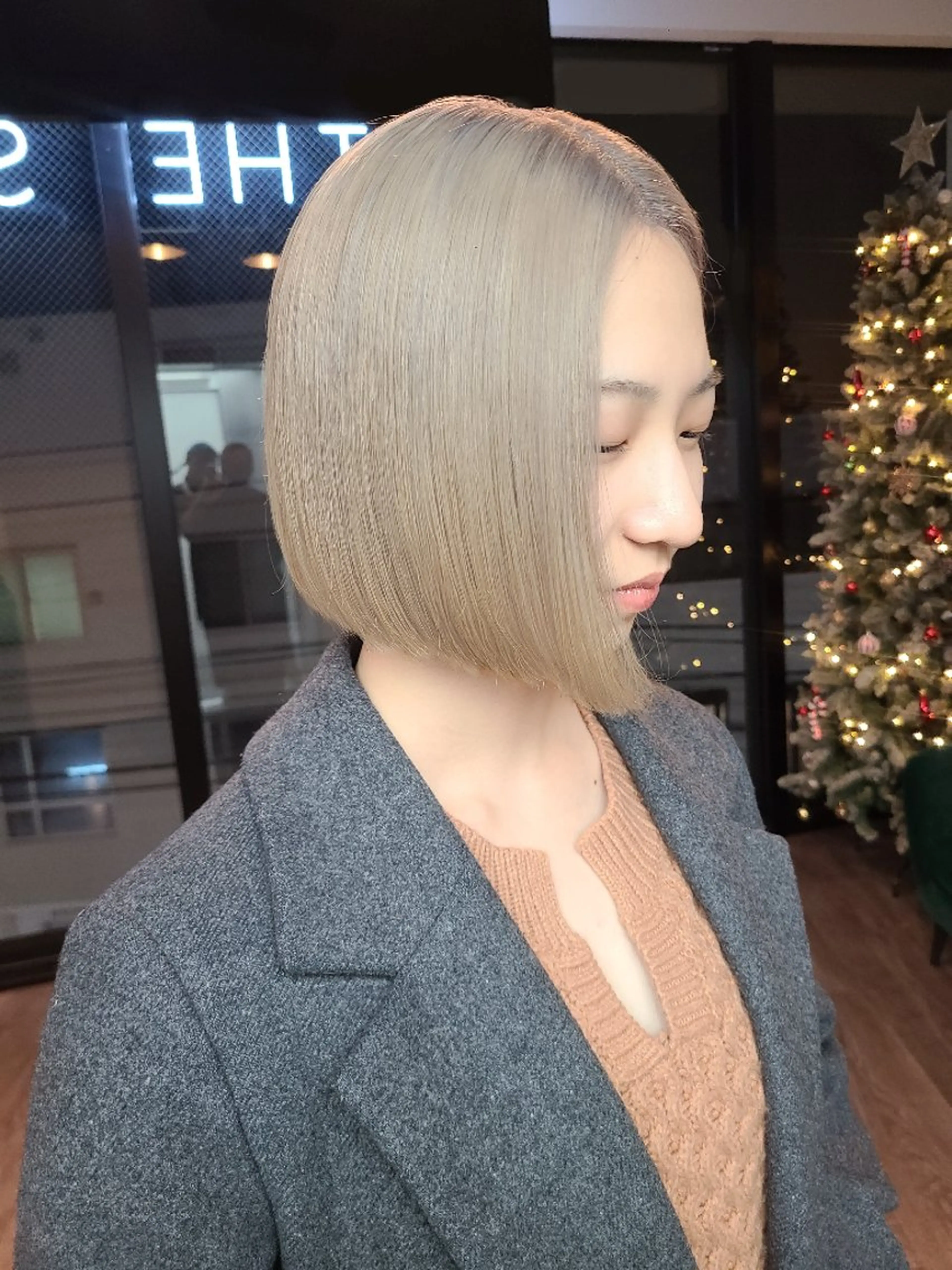 ショート カラー ベージュカラー ブリーチ 透明感カラー ミルクティーベージュ yolo.所属・夜特化型ヘアサロン 𓃱yolo.タナベのヘアスタイル