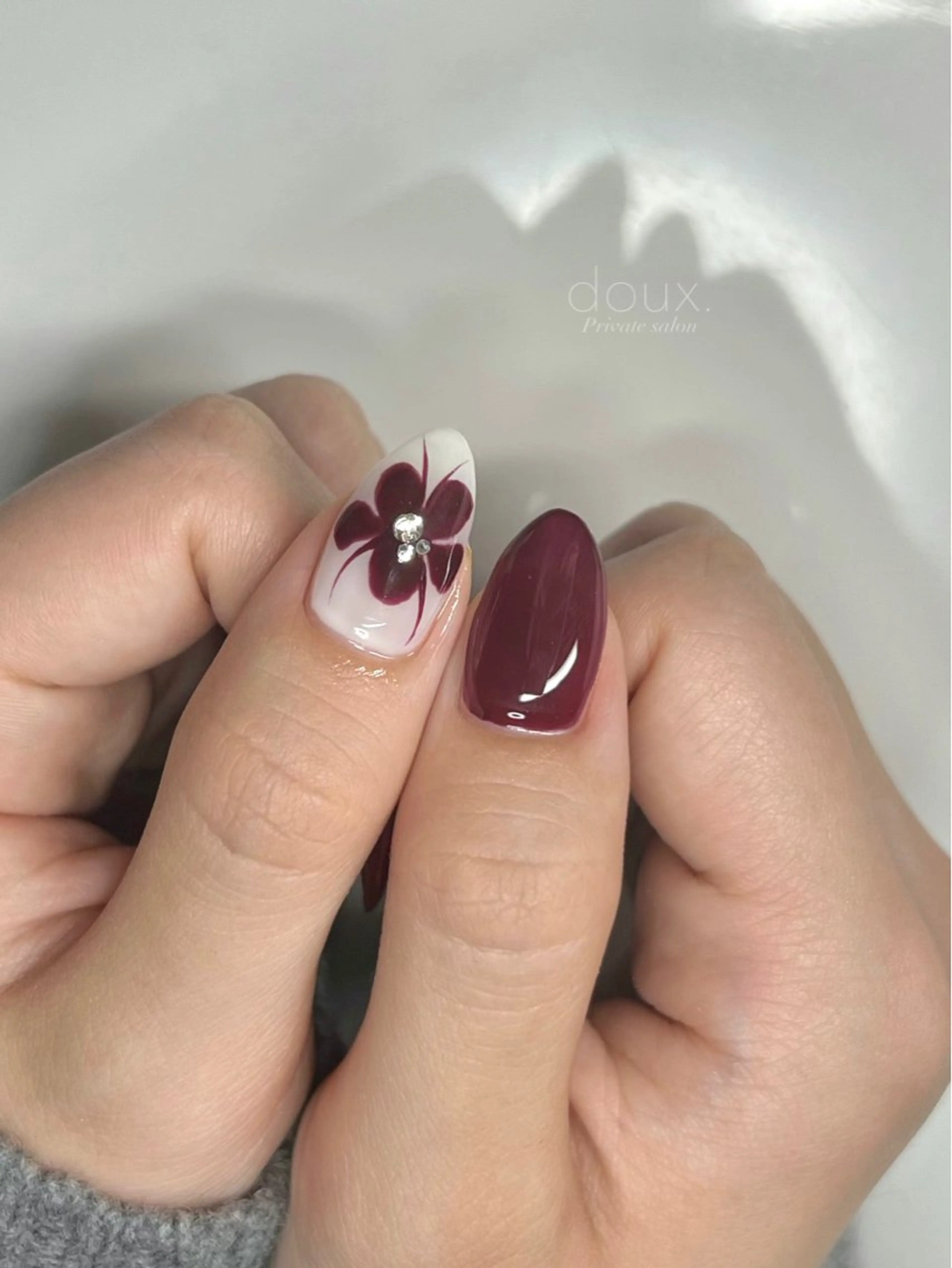 ネイル ボルドー チークネイル フラワーネイル フレンチネイル 韓国ネイル ハンドネイル doux. nailのネイルデザイン