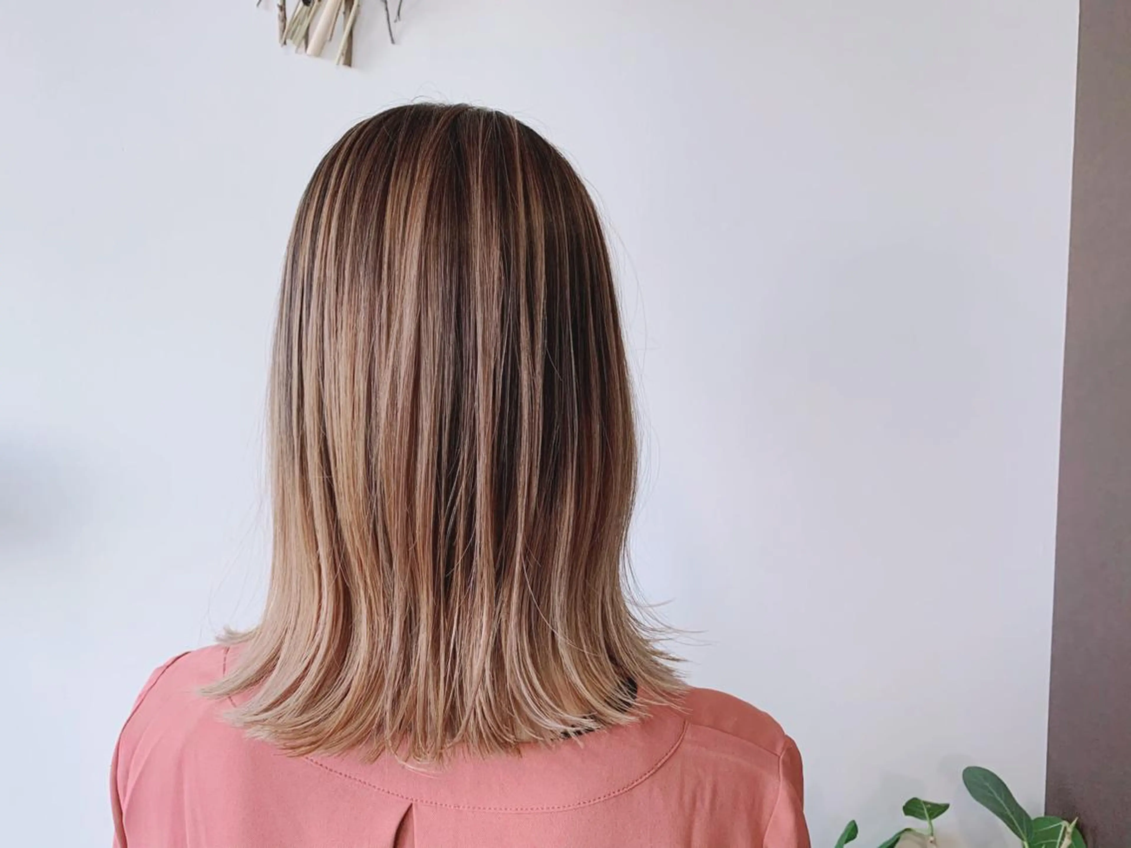 ミディアム カラー バレイヤージュ レイヤーカット シェールピエール所属・Laf かおりのマツエク・マツパデザイン