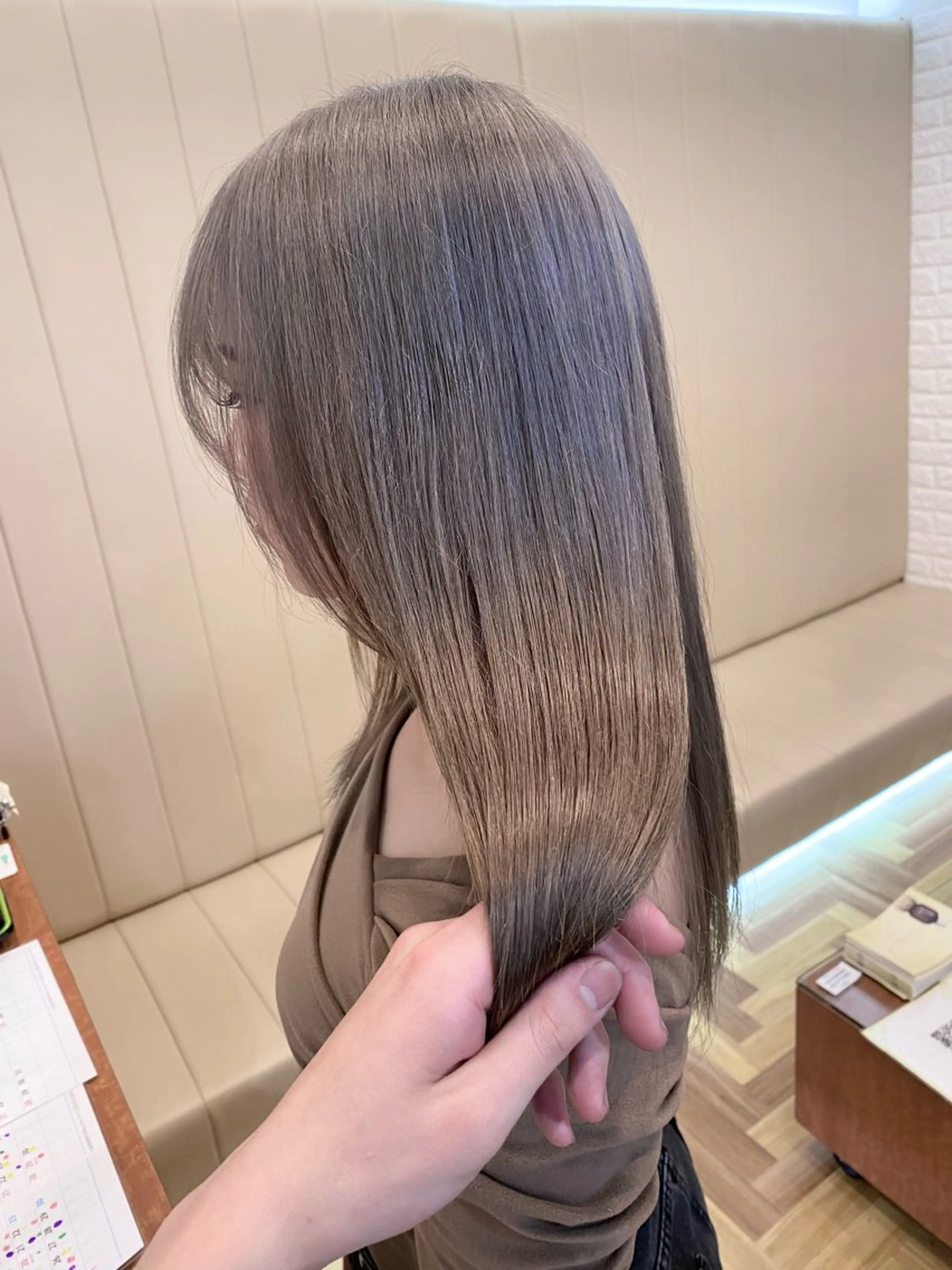 セミロング _WHITE難波店[アンダーバーホワイト]所属・難波/艶カラー/ 韓国風/中村嘉秀のヘアスタイル