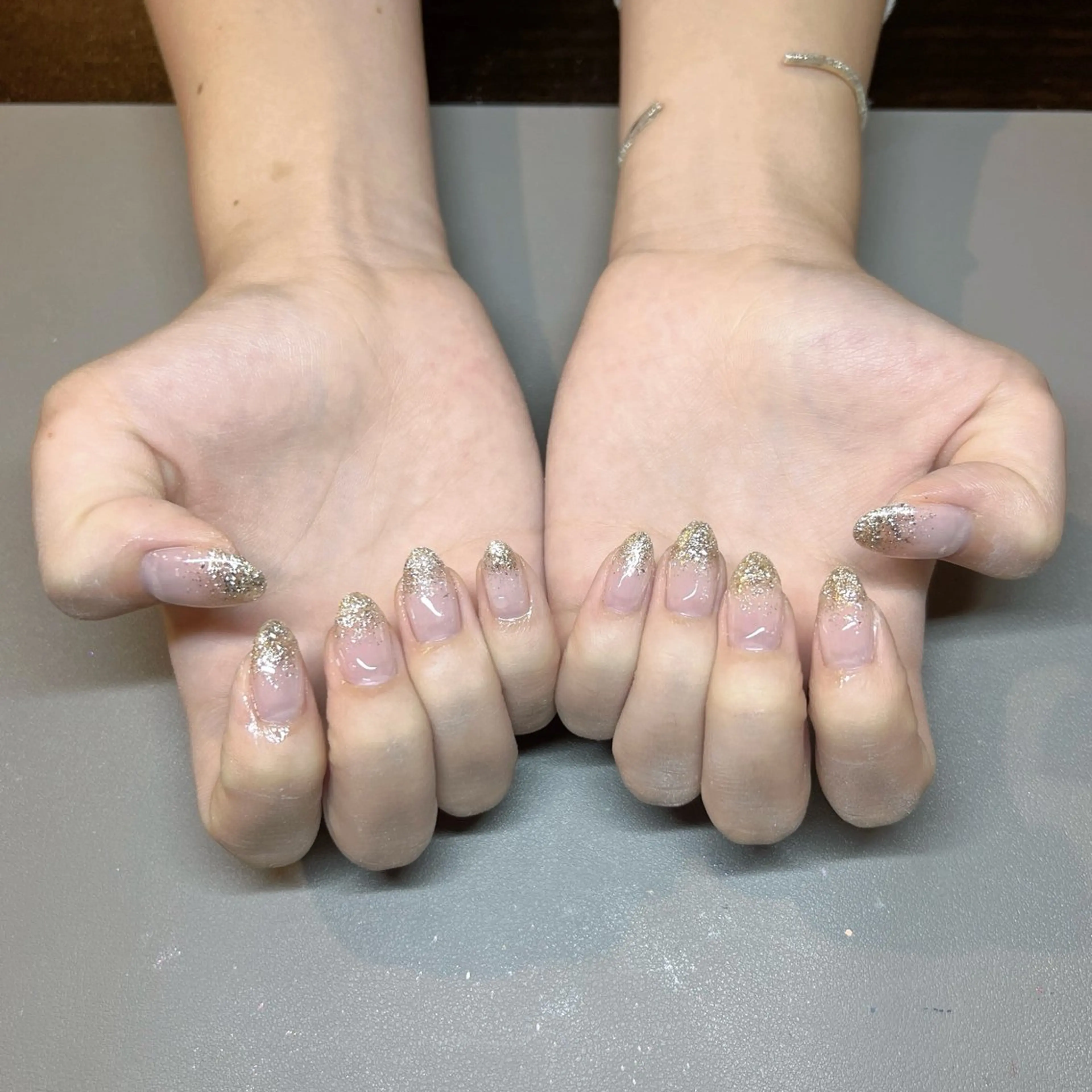 ネイル ゴールド グラデーション ラメ(グリッター) ラメグラデーション Nina 町田店所属・nina 町田のネイルデザイン