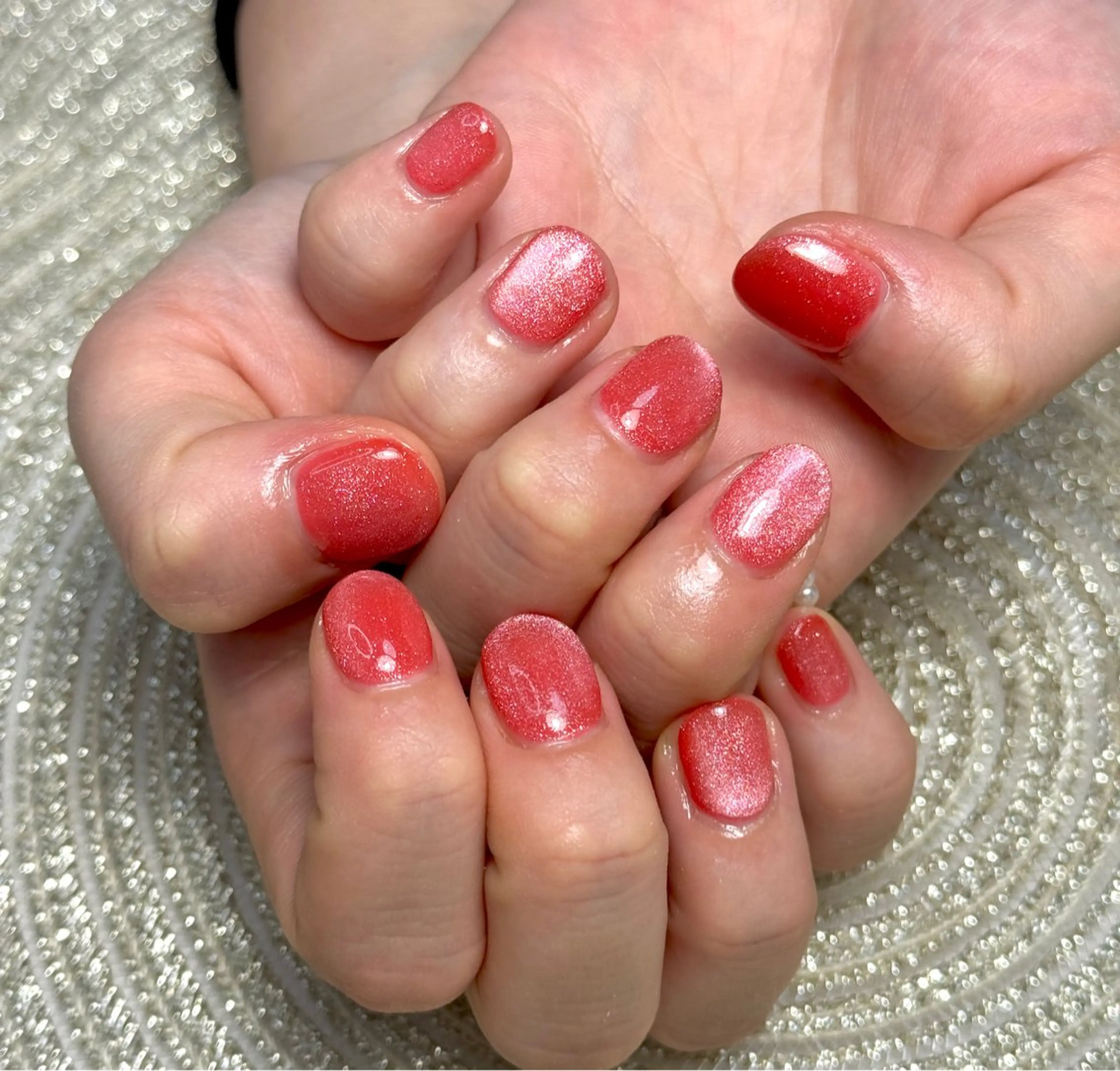 ネイル マグネットネイル マグネットワンカラー ワンカラーネイル 赤色 ハンドネイル MOA NAIL所属・moa nailのネイルデザイン
