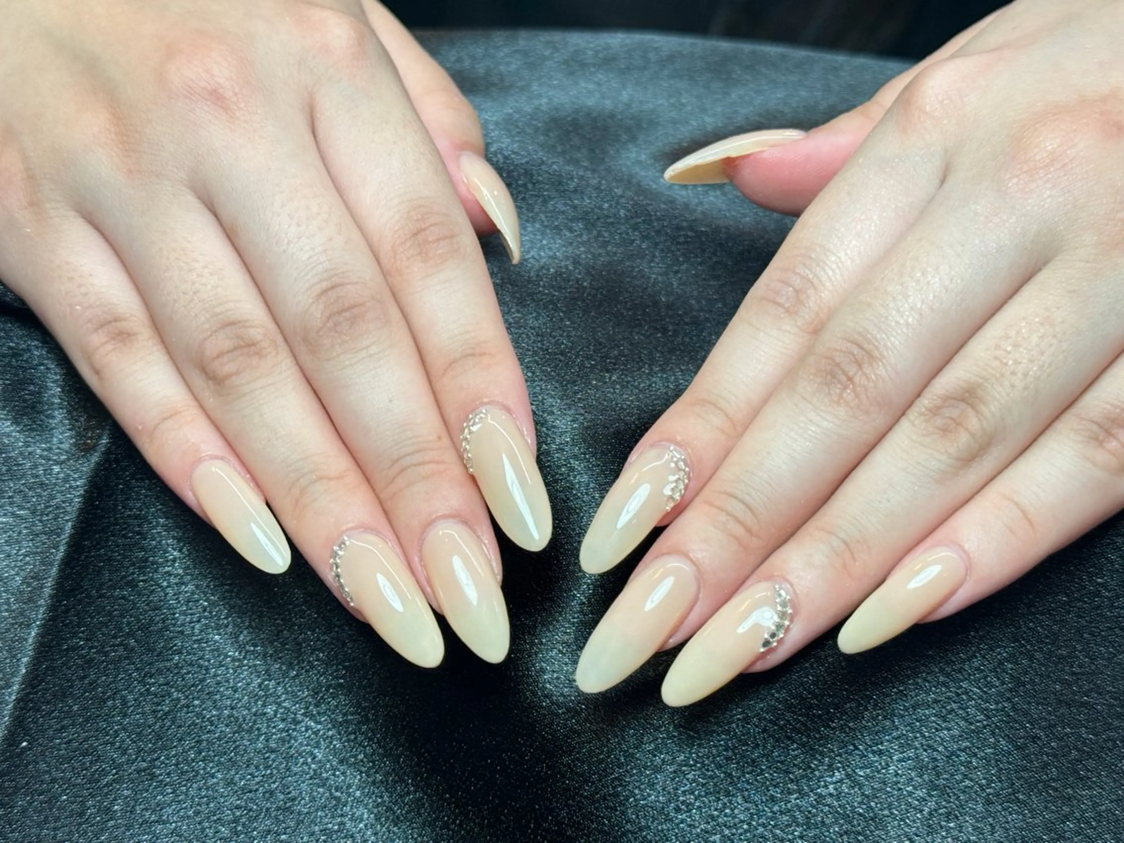 ネイル チークネイル 長さ出し フラッシュネイル フットネイル フレンチネイル Niko nailサロンのネイルデザイン