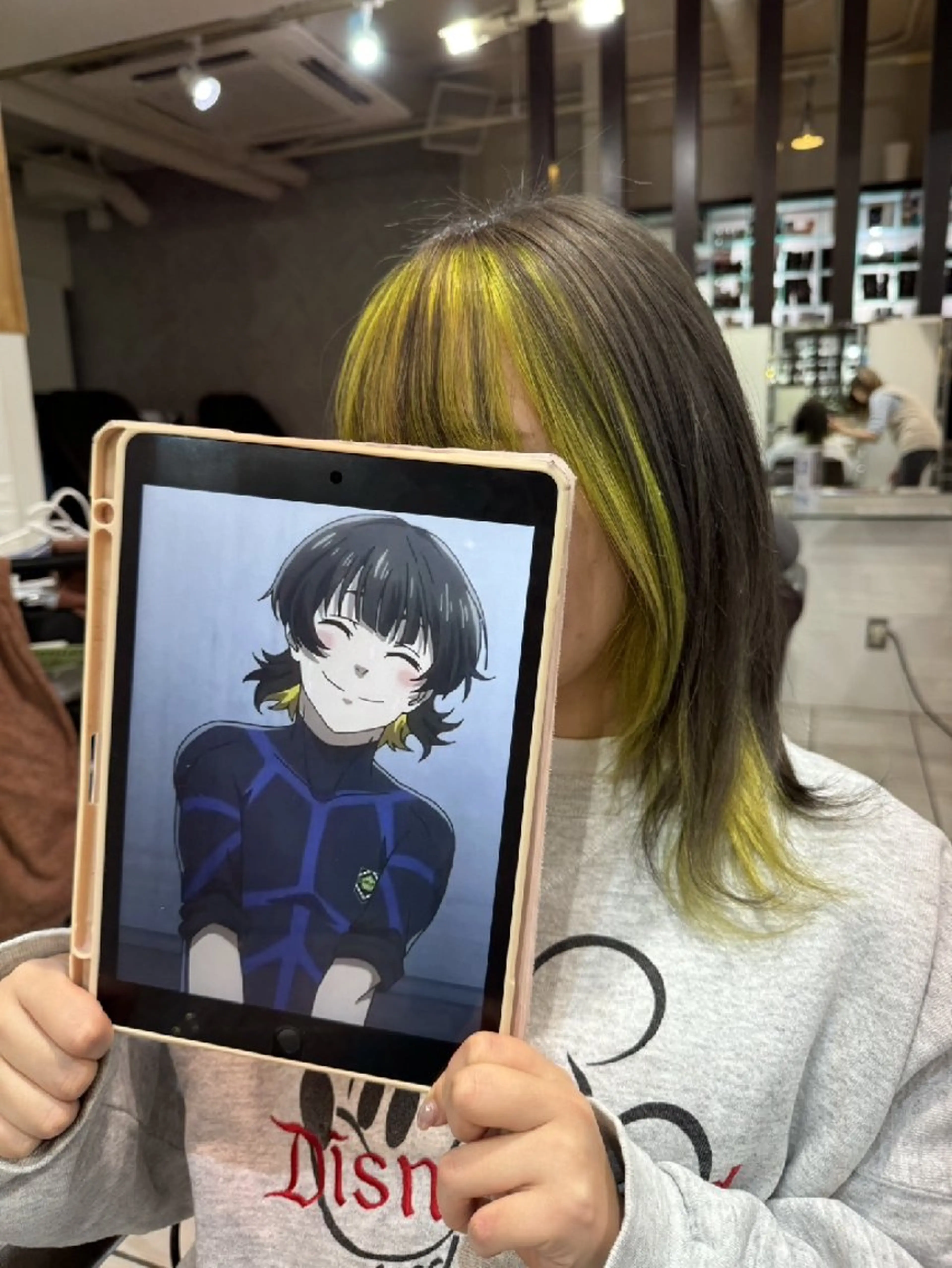 ミディアム カラー ブリーチ insence glue所属・弥生⭐似合わせカット 柔らかベージュ🌻のヘアスタイル