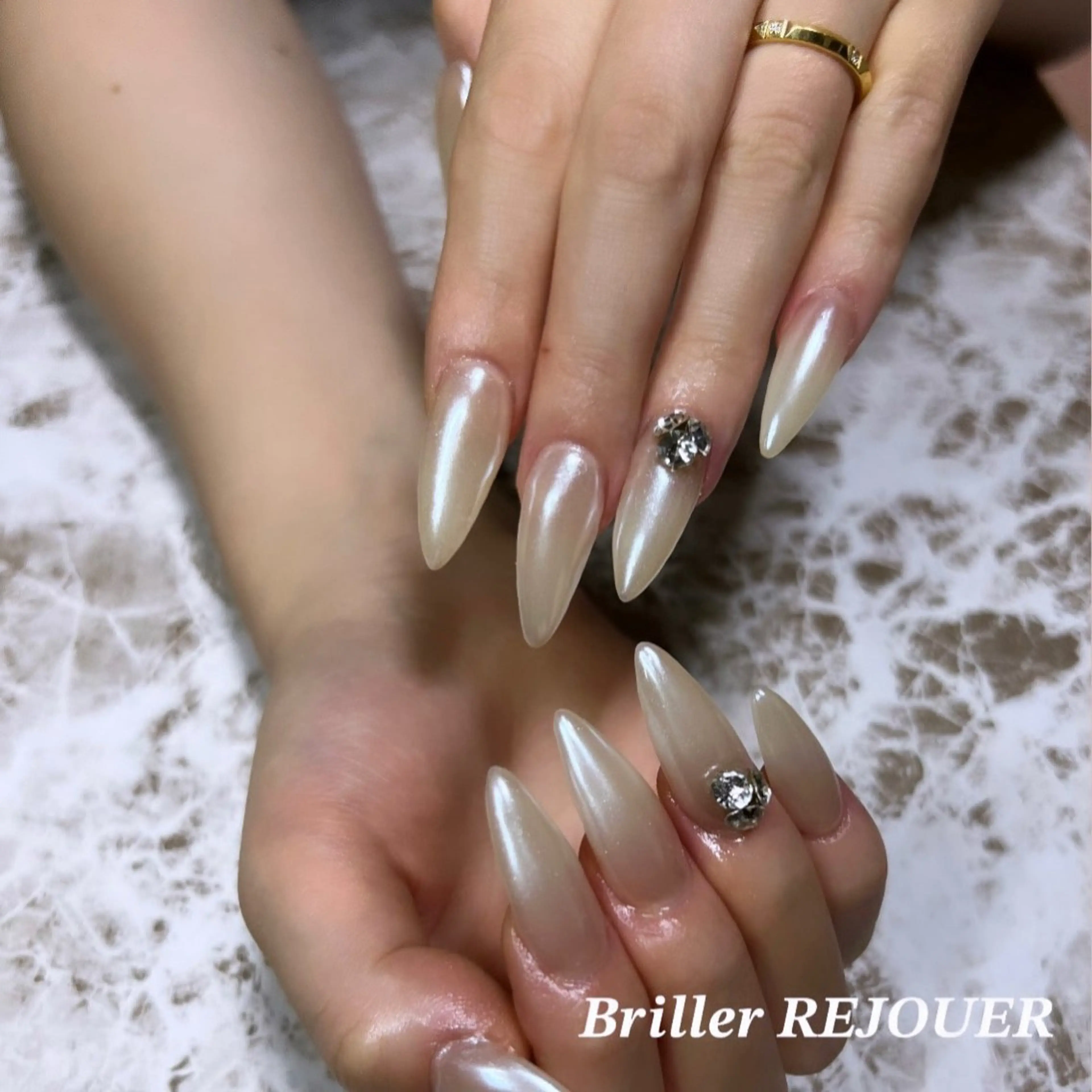 ネイル スカルプネイル ストーンネイル ホワイト ブリエ・レジュール所属・Briller HIENのネイルデザイン