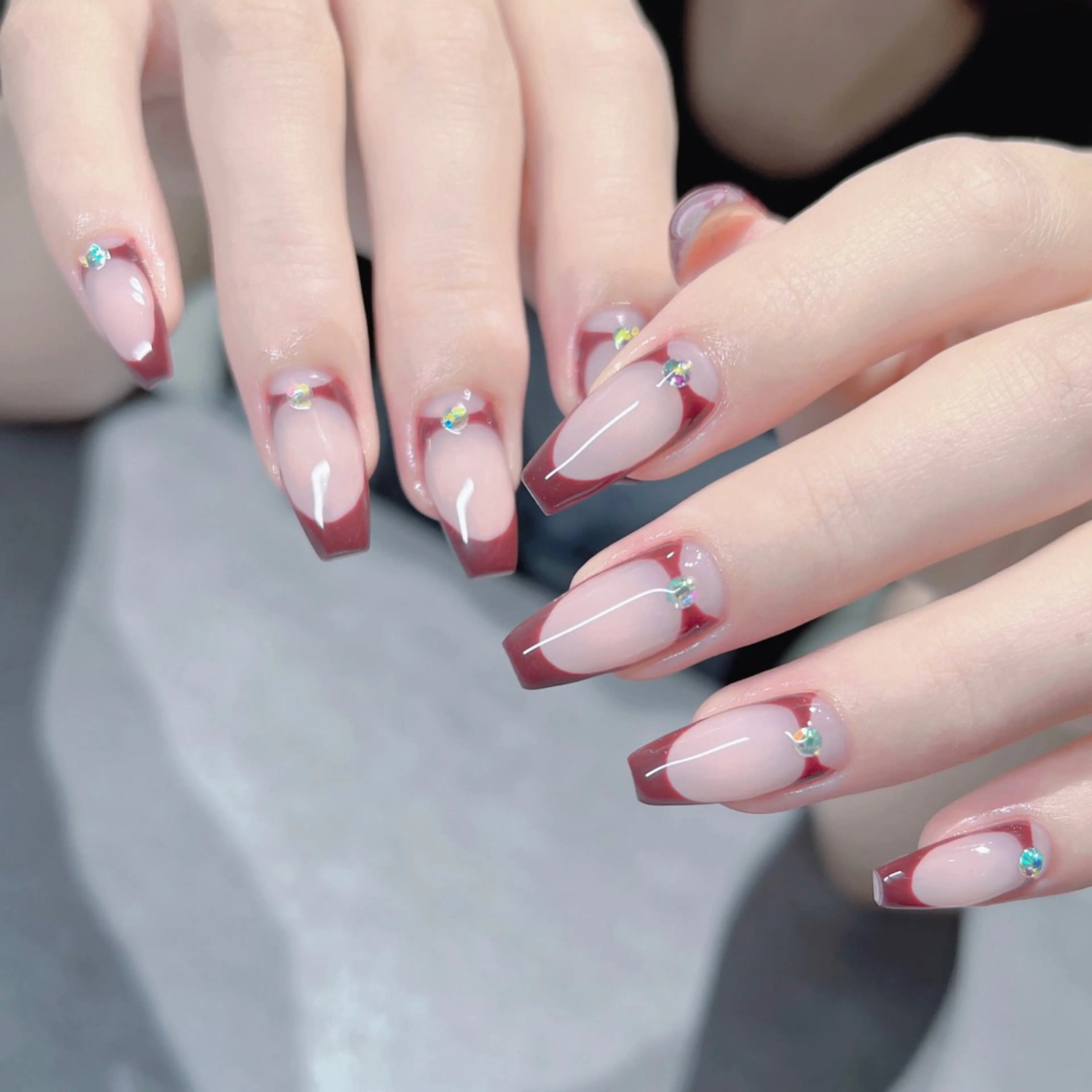 ネイル フットネイル フレンチネイル ジェルネイル ラメ(グリッター) ラメグラデーション ハンドネイル NEO Beauty Salon所属・𝐍𝐄𝐎 𝐉𝐔𝐑𝐈のネイルデザイン