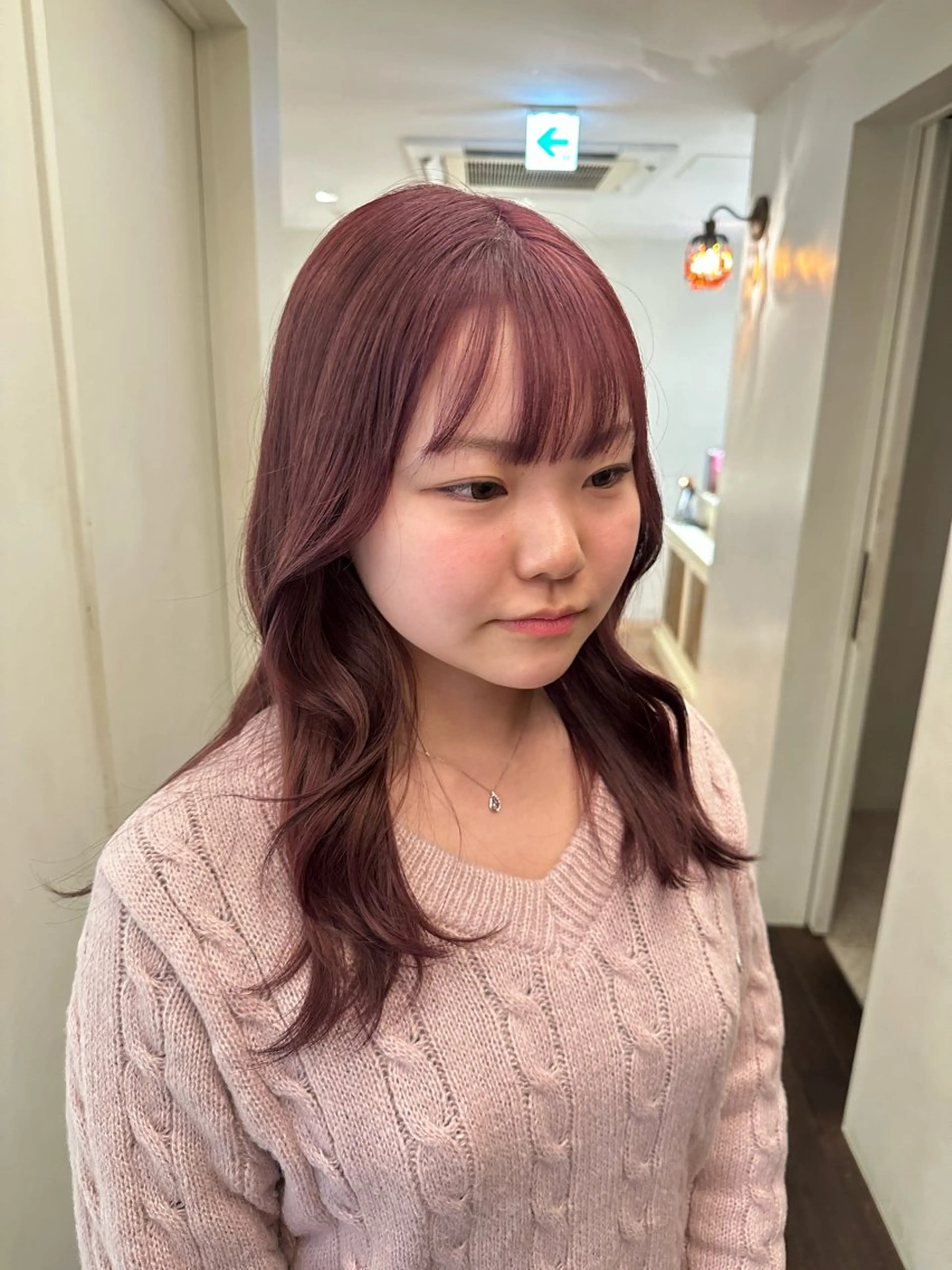 ロング カラー ブリーチ カシス ピンクカラー ヘアカラー トリートメント ヘッドスパ 安丸 結夏のヘアスタイル