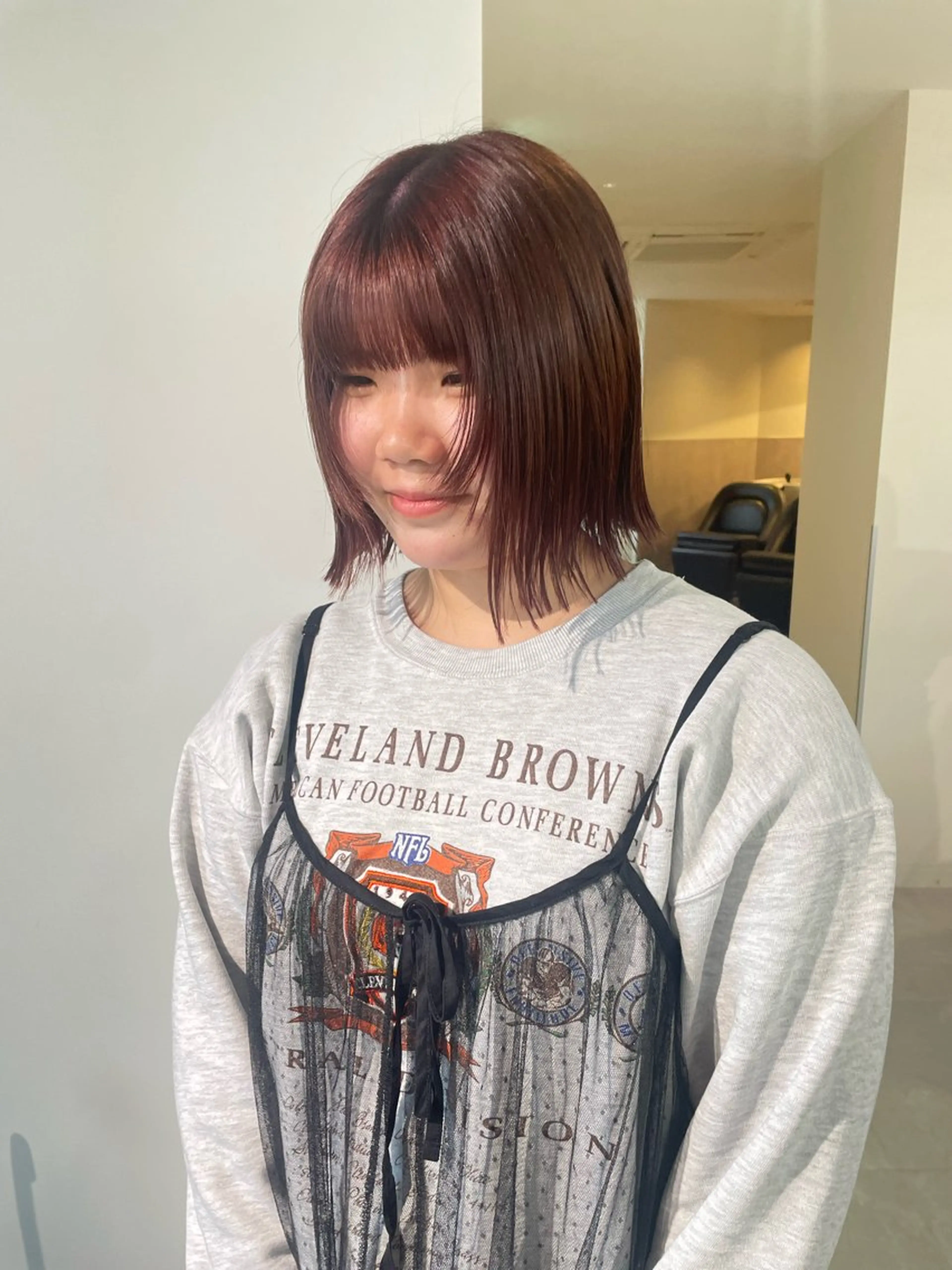 ミディアム カラー ブリーチ ブラウンカラー ケアブリーチ ダブルカラー ブリーチなしカラー ヘアカラー トリートメント MIU/ルーツカラー ボブ/顔周りレイヤーのヘアスタイル