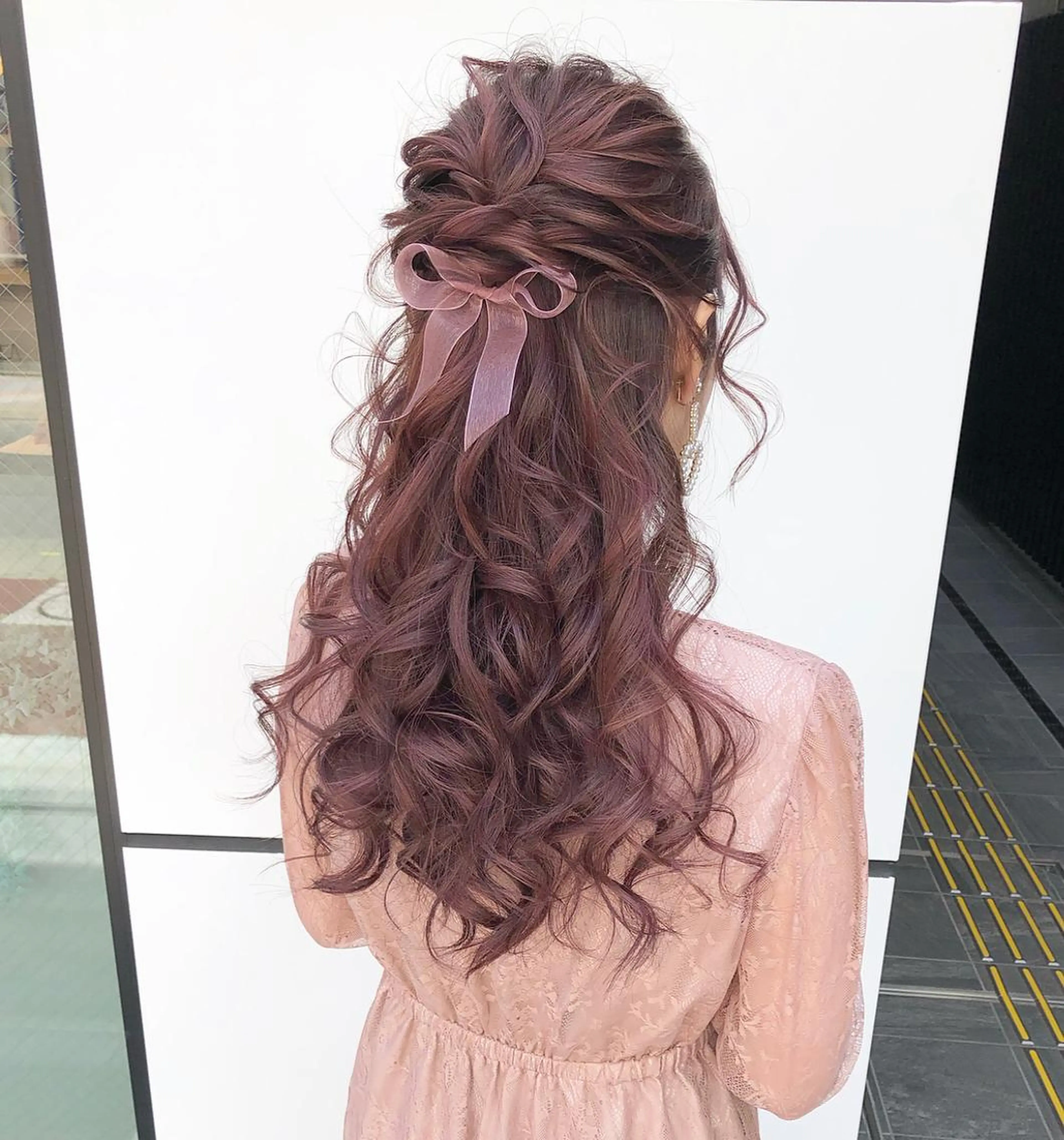 ロング カラー ヘアアレンジ ハーフアップ ピンクカラー autre所属・大久保 ひでなりのヘアスタイル