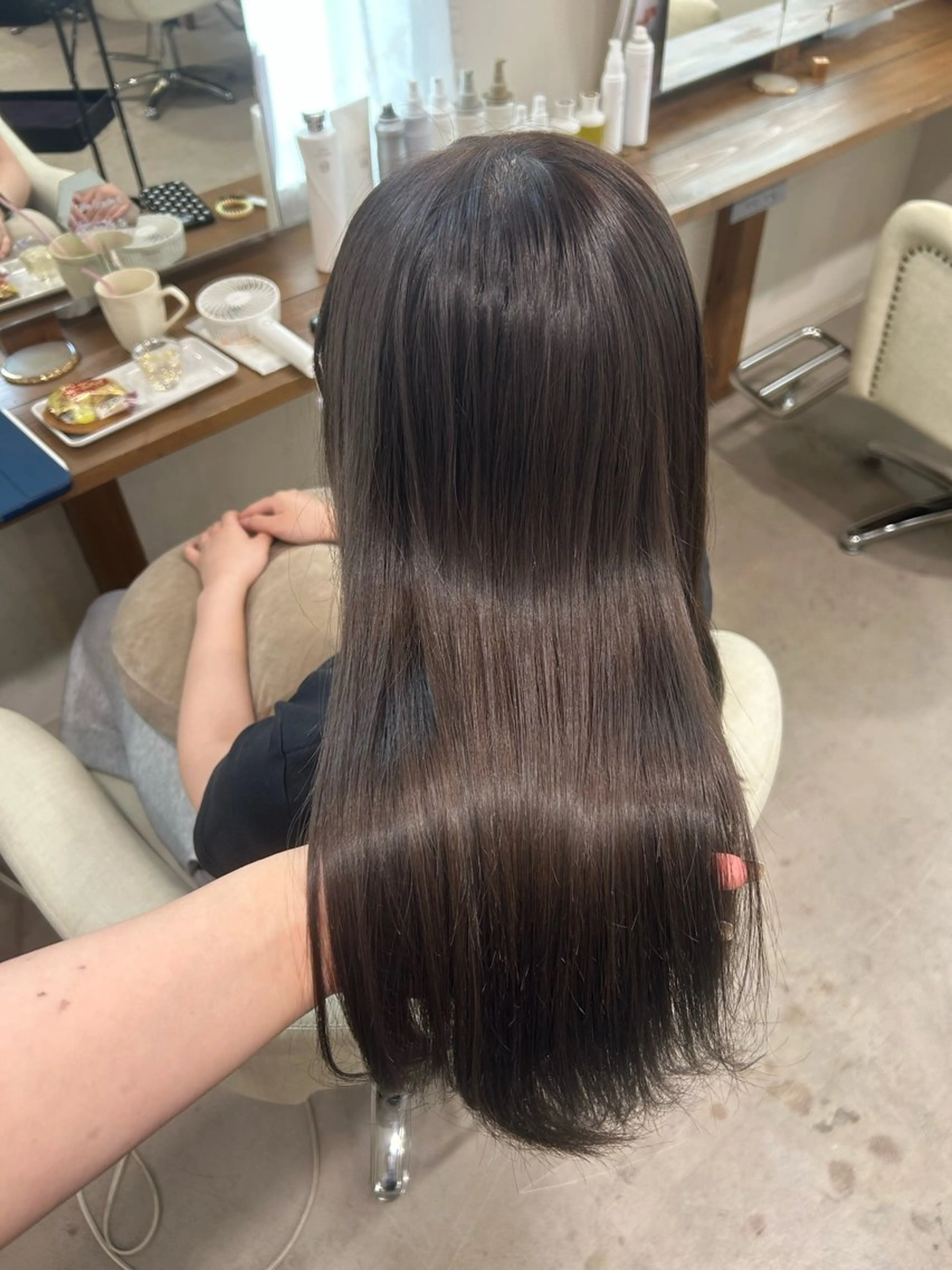 ロング カラー shu ブラウンピンクカラーのヘアスタイル
