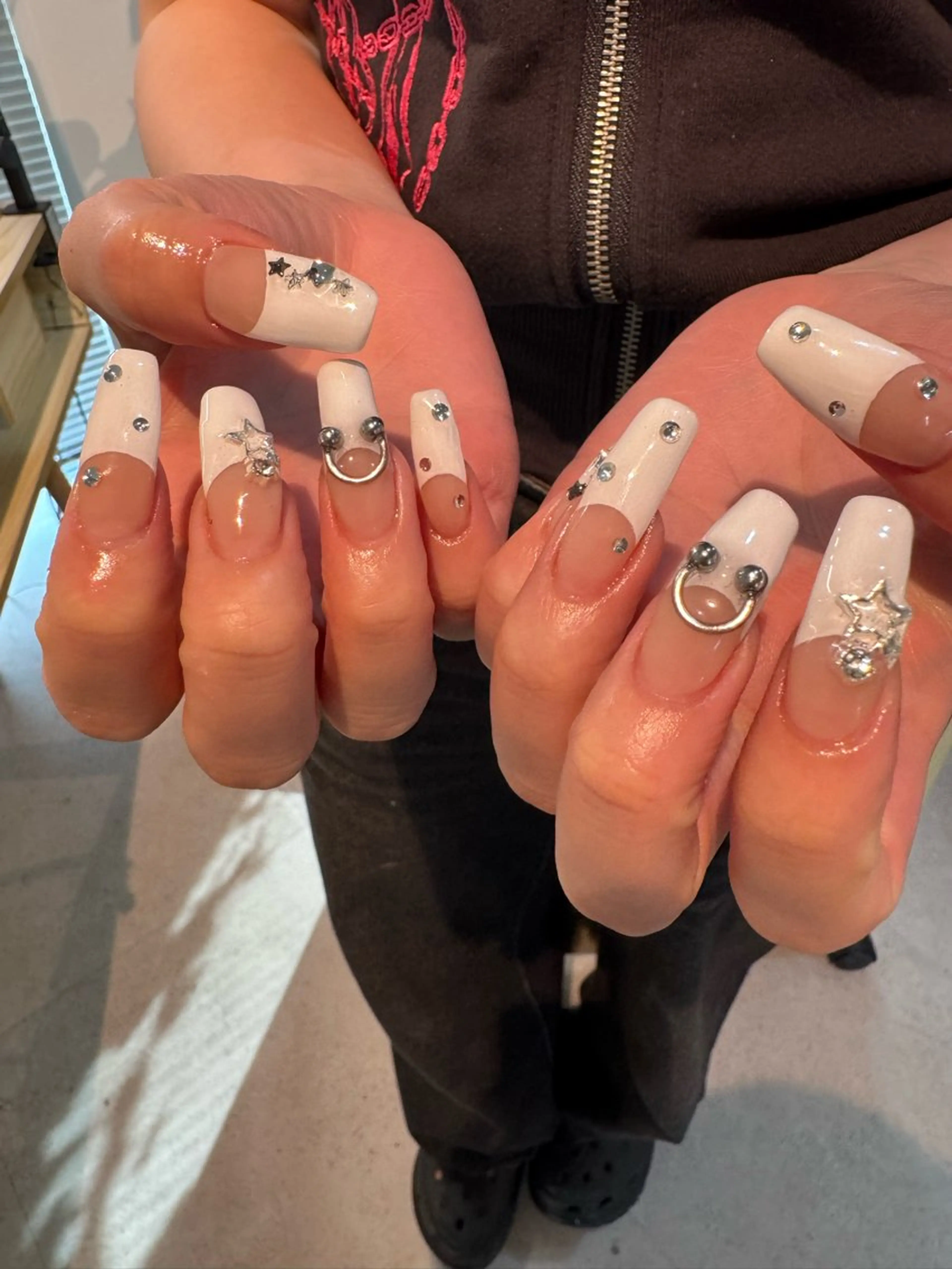 ネイル フレンチネイル ハンドネイル AOI✩⡱ y2kネイルのネイルデザイン