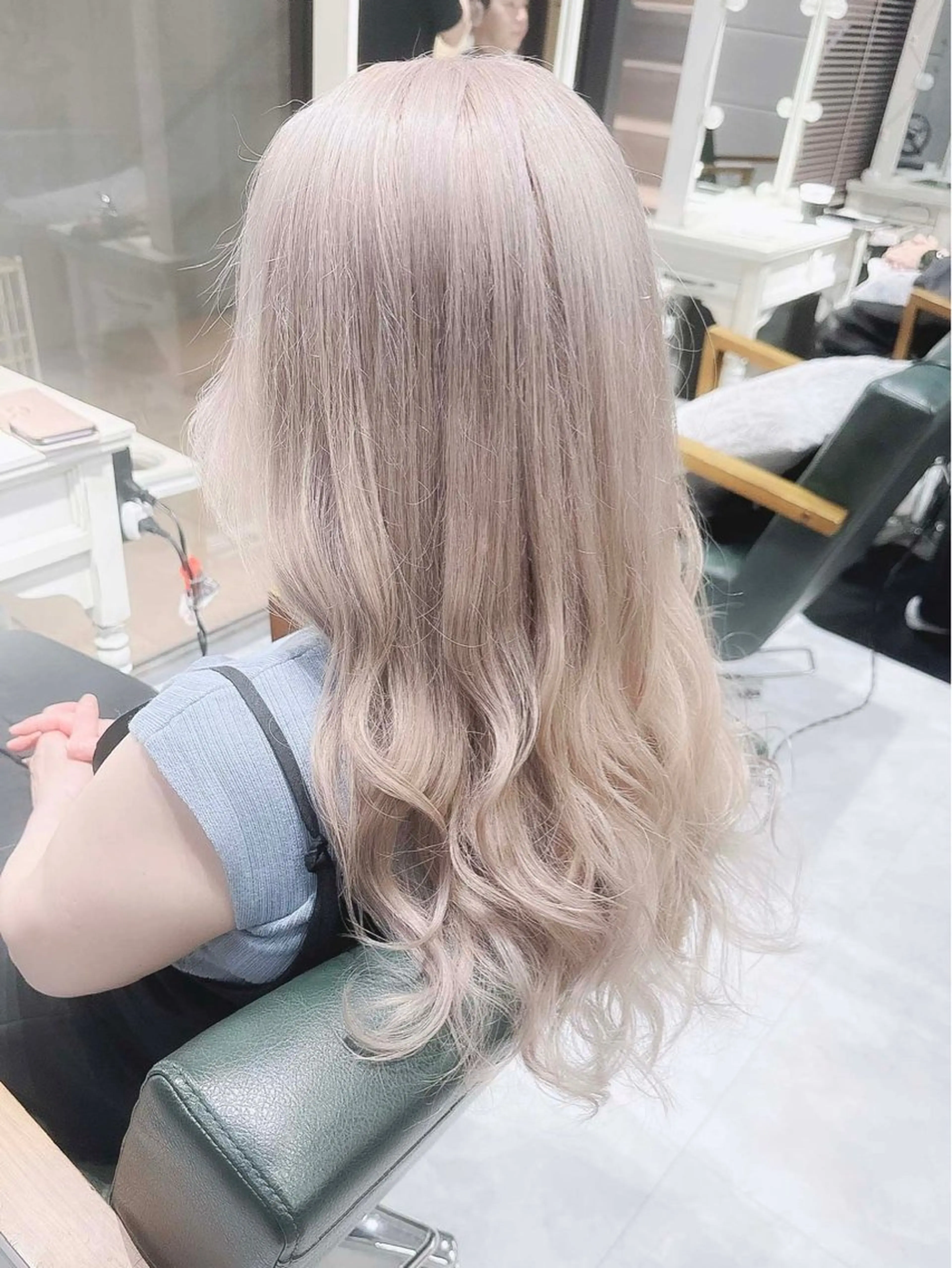 ロング カラー ブリーチ ハイトーンカラー ヘアカラー トリートメント 𝐑𝐈𝐍𝐊𝐀 🐷🖤のヘアスタイル