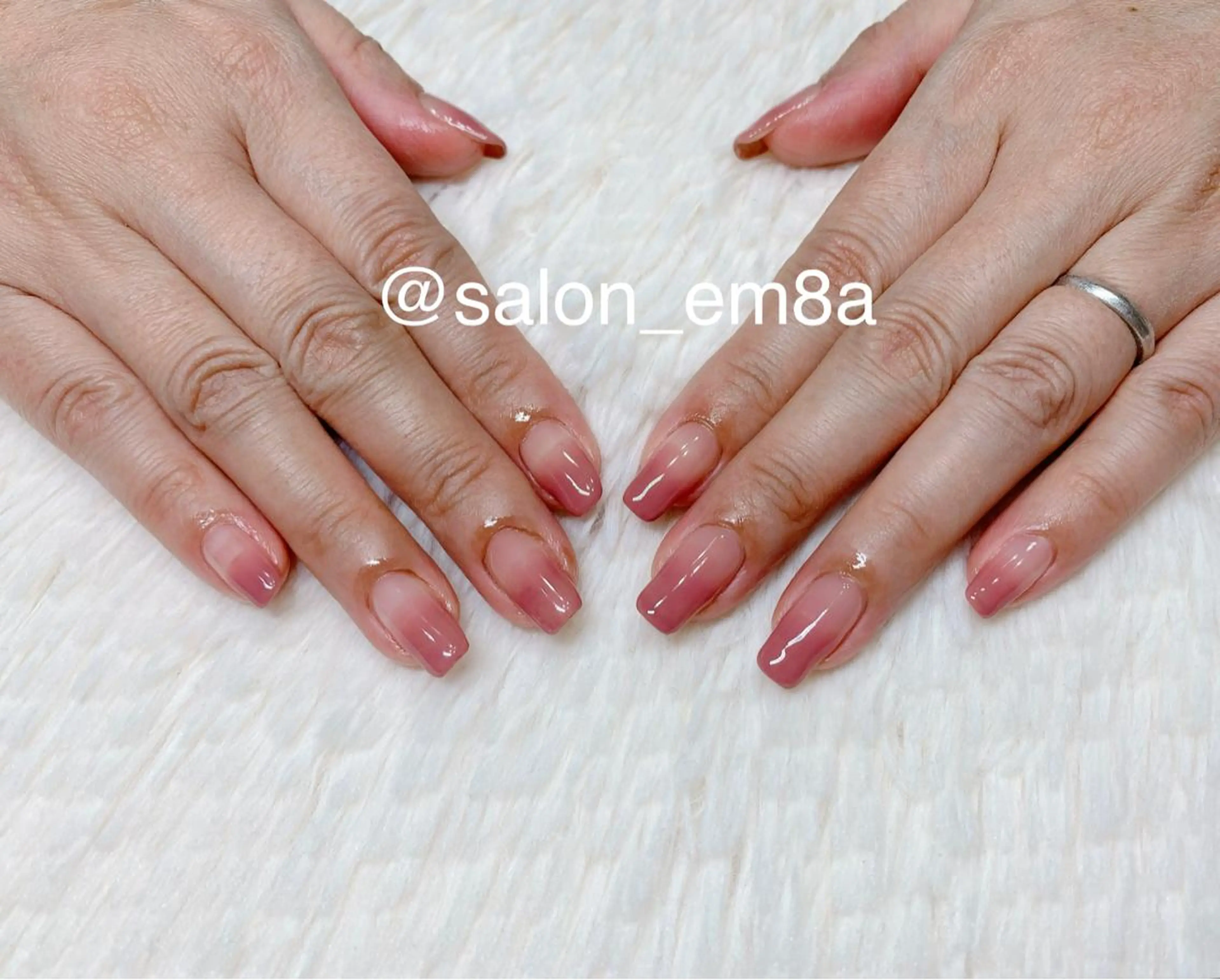 ネイル ジェルネイル グラデーション ピンク salon EM&A emiのネイルデザイン