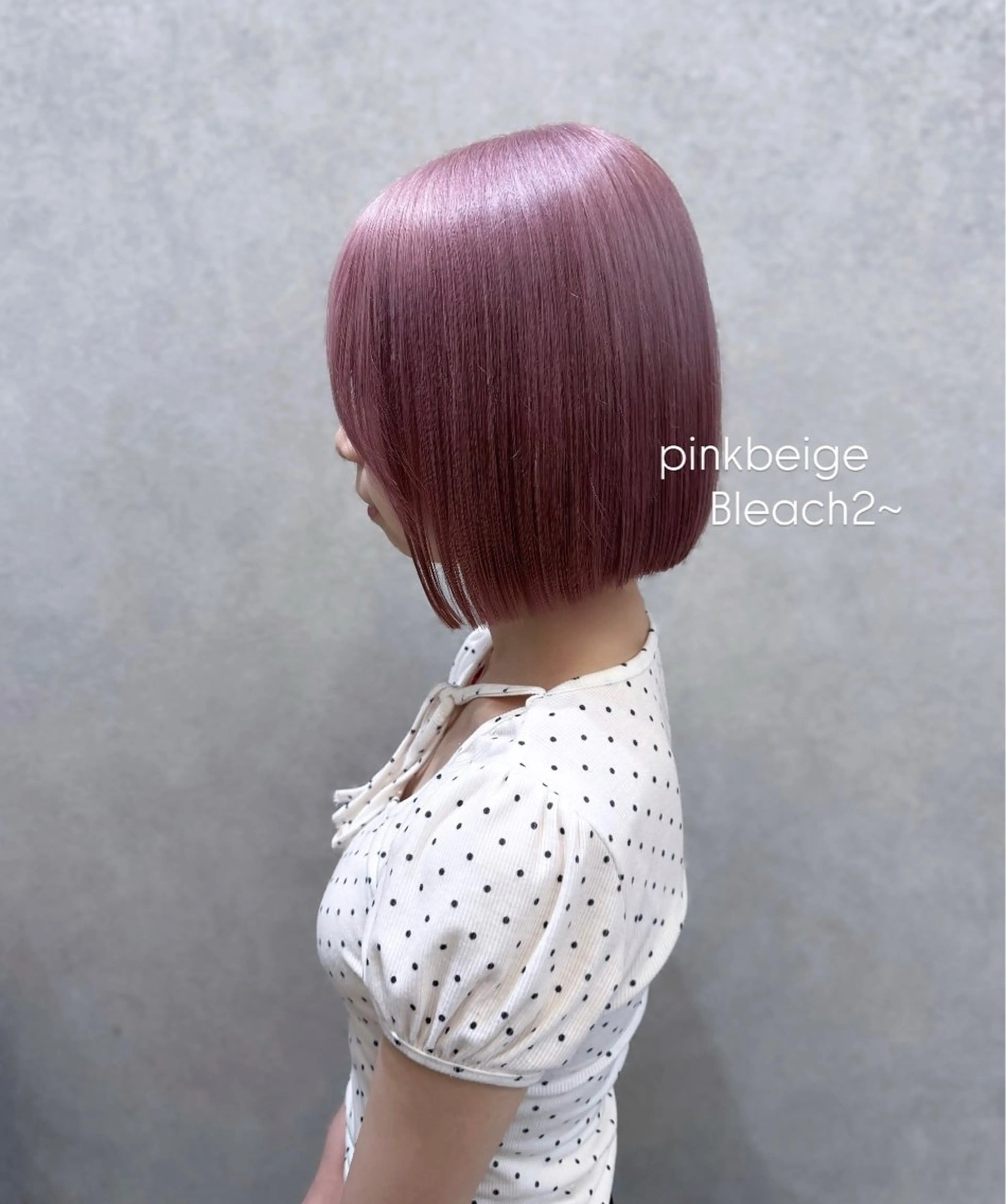 ミディアム カット ヘアカラー トリートメント karin ボブハイトーンのヘアスタイル