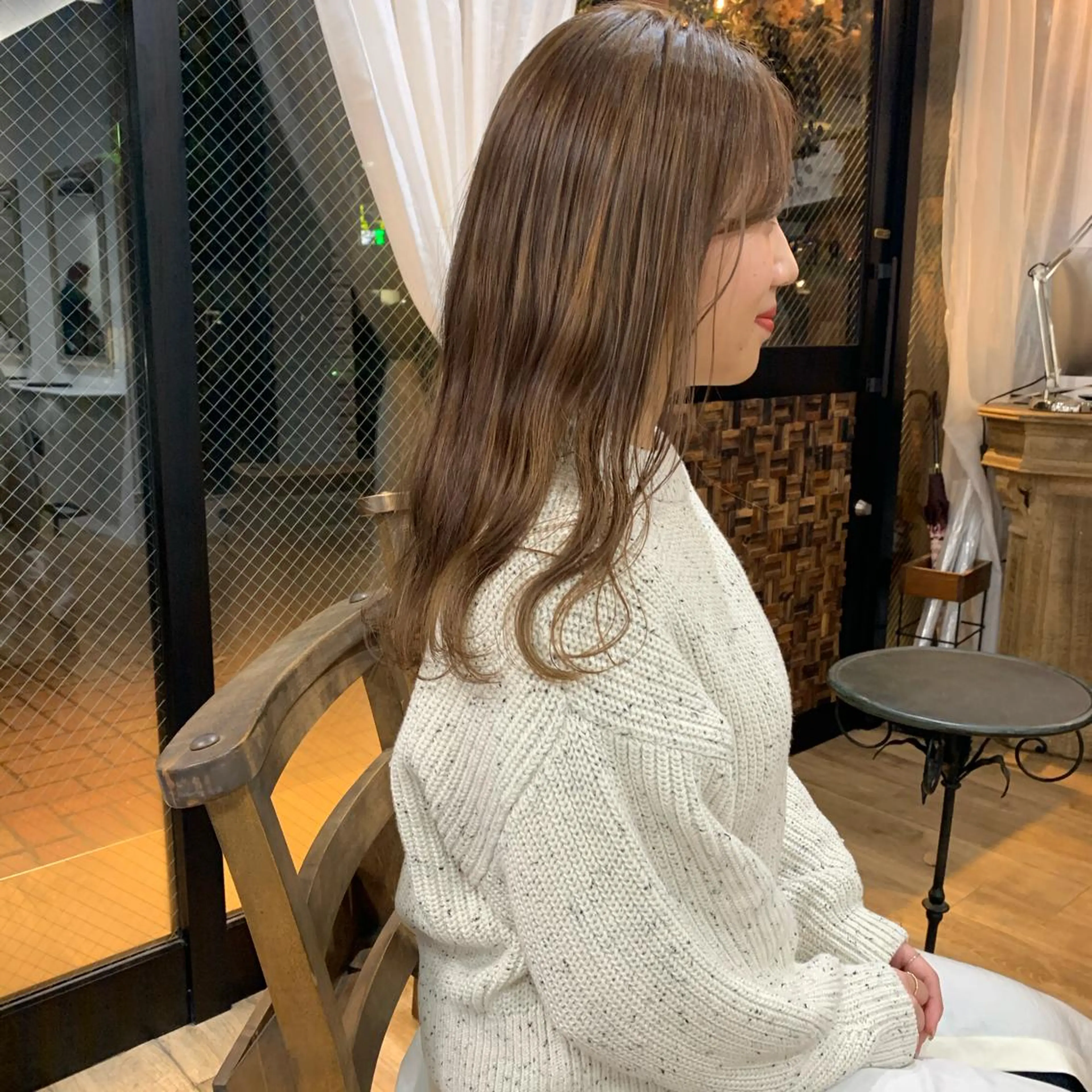 ロング カラー ベージュカラー ブリーチ ミルクティーベージュ ブリーチなしカラー レイヤー/顔周り /AKARIのヘアスタイル