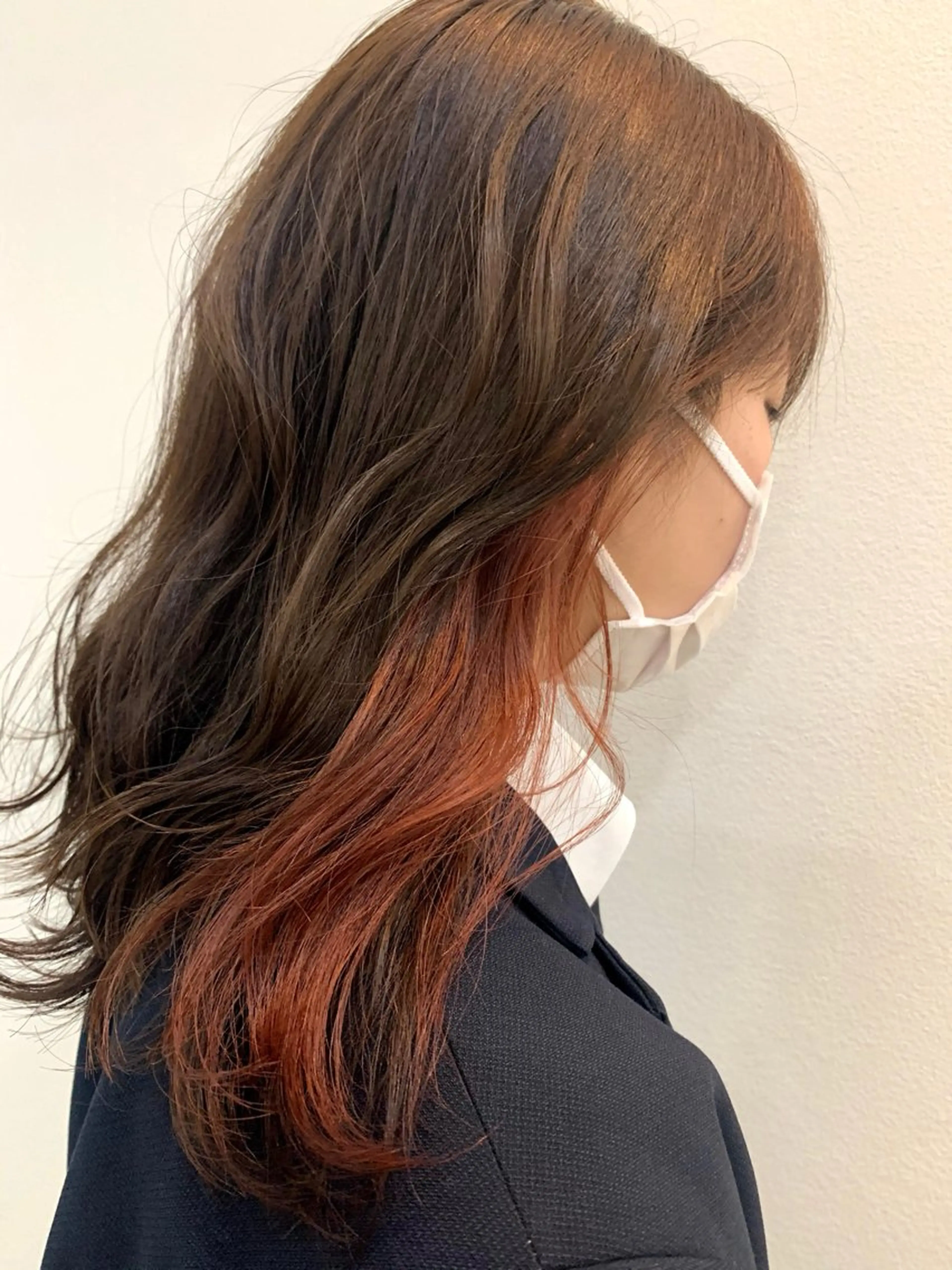 セミロング カラー ヘアカラー トリートメント 艶髪 インナーカラーのヘアスタイル