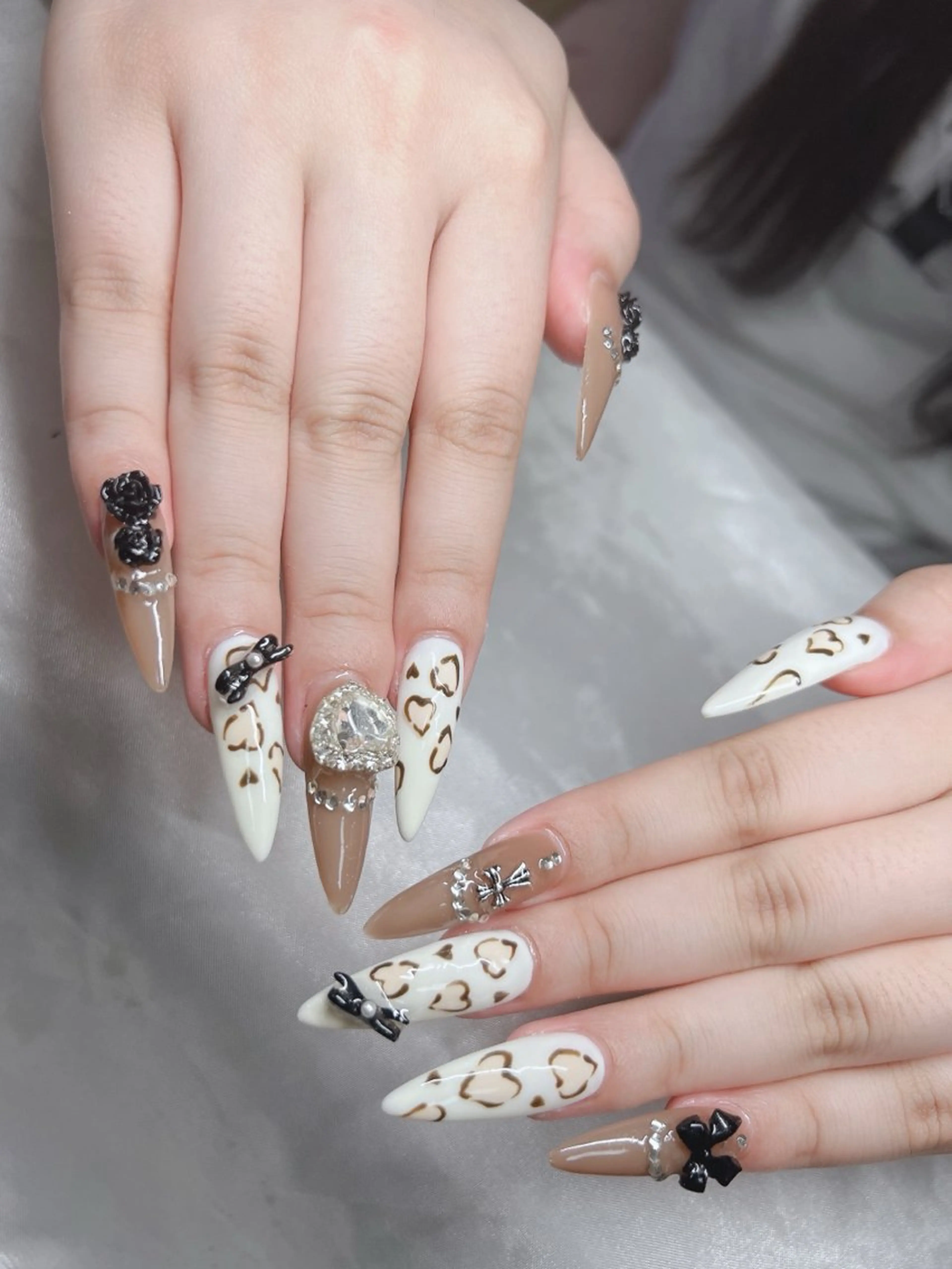 ネイル 長さ出し グラデーション キラキラネイル マグネットネイル ニュアンスネイル ハンドネイル Lee Nails チップ長さだし専門店のネイルデザイン
