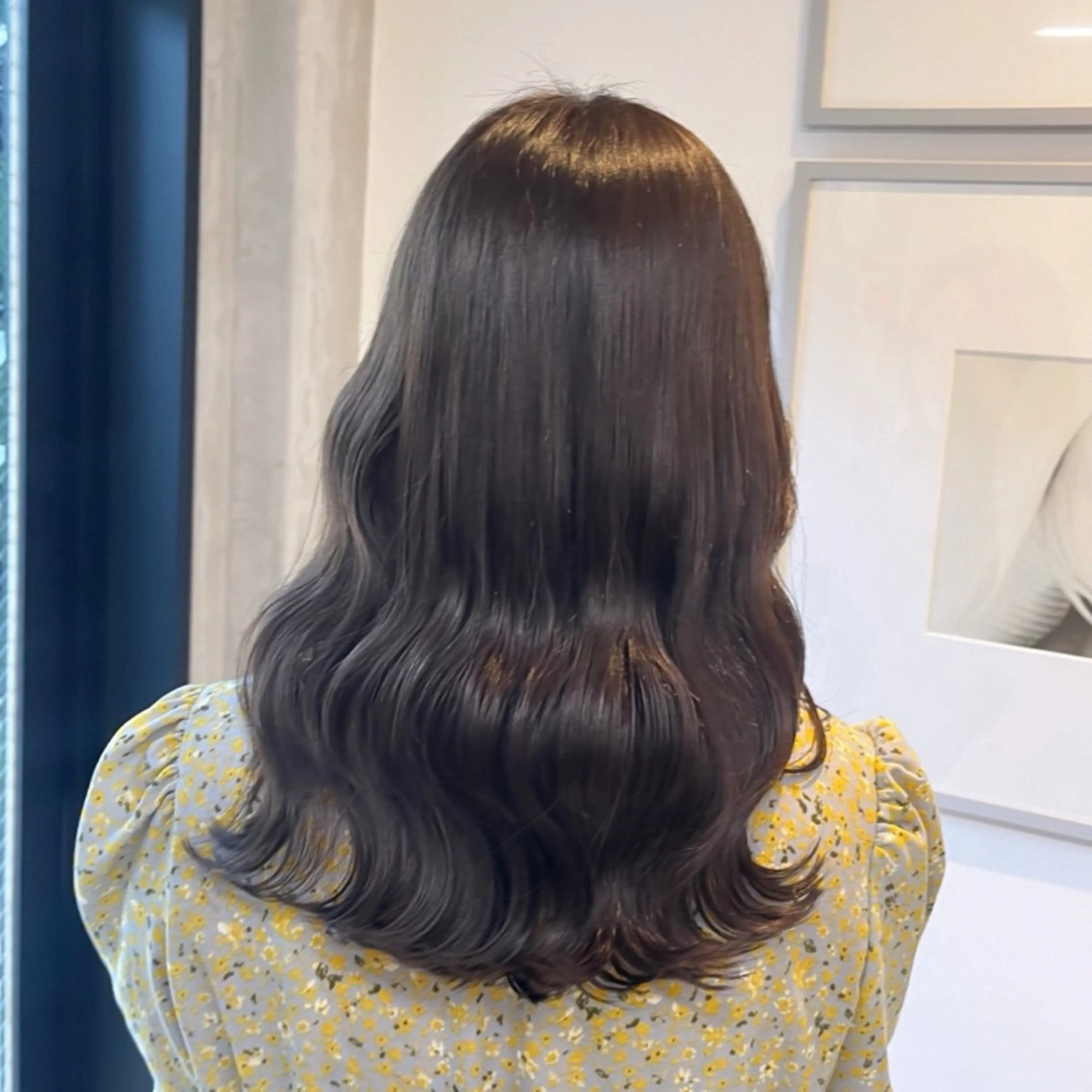 セミロング カラー アッシュ アッシュブラウン アッシュグレー アッシュグレージュ ブラウンカラー ヘアカラー トリートメント ヘッドスパ ヘアセット カジュアルを女っぽく 𝗮𝘆𝗮𝗰𝗼のヘアスタイル