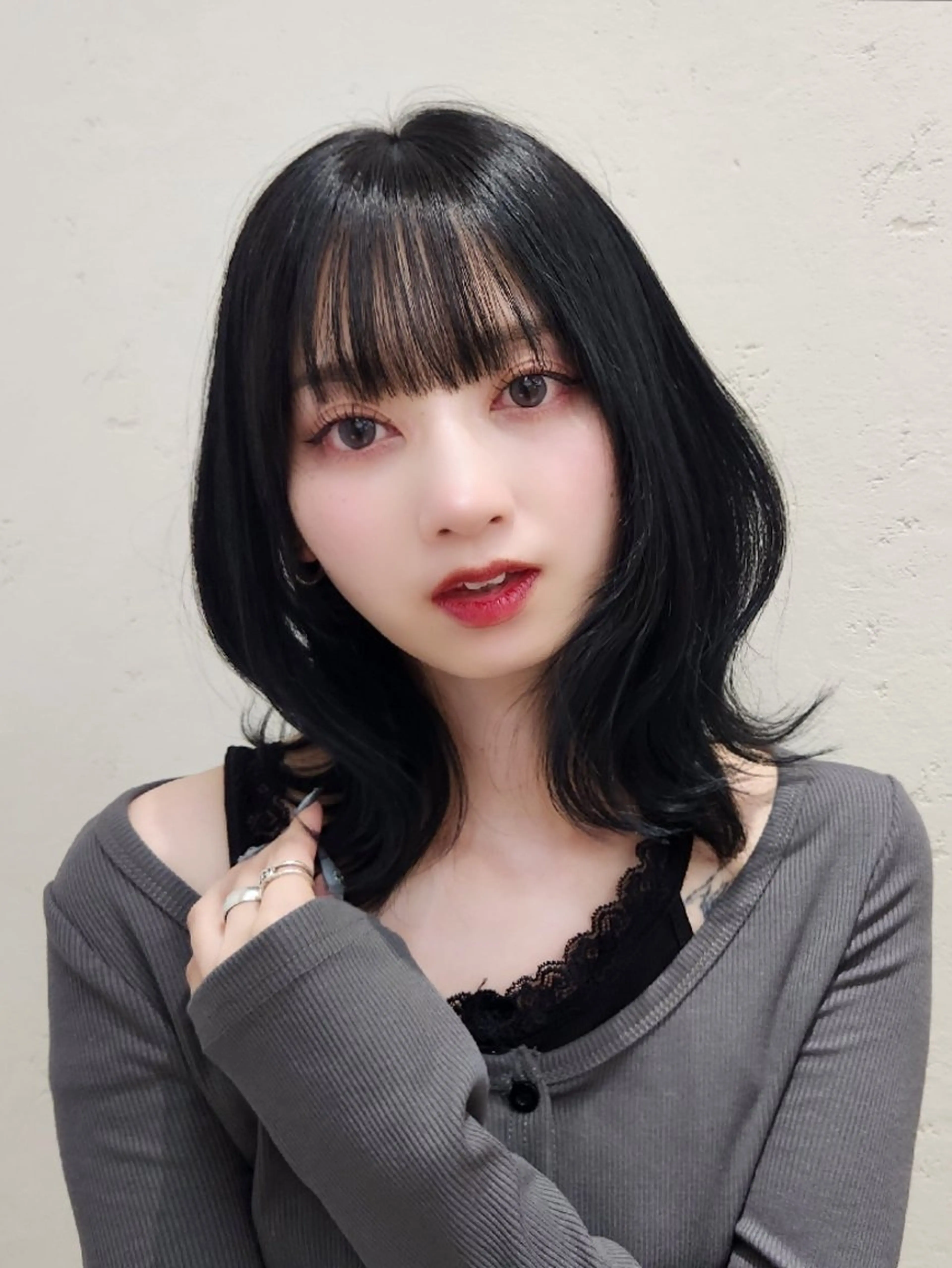 ミディアム カラー 黒髪 ブルーカラー ブルーブラック ヘアカラー 【縮毛矯正/髪質改善 カラー】yumiのヘアスタイル