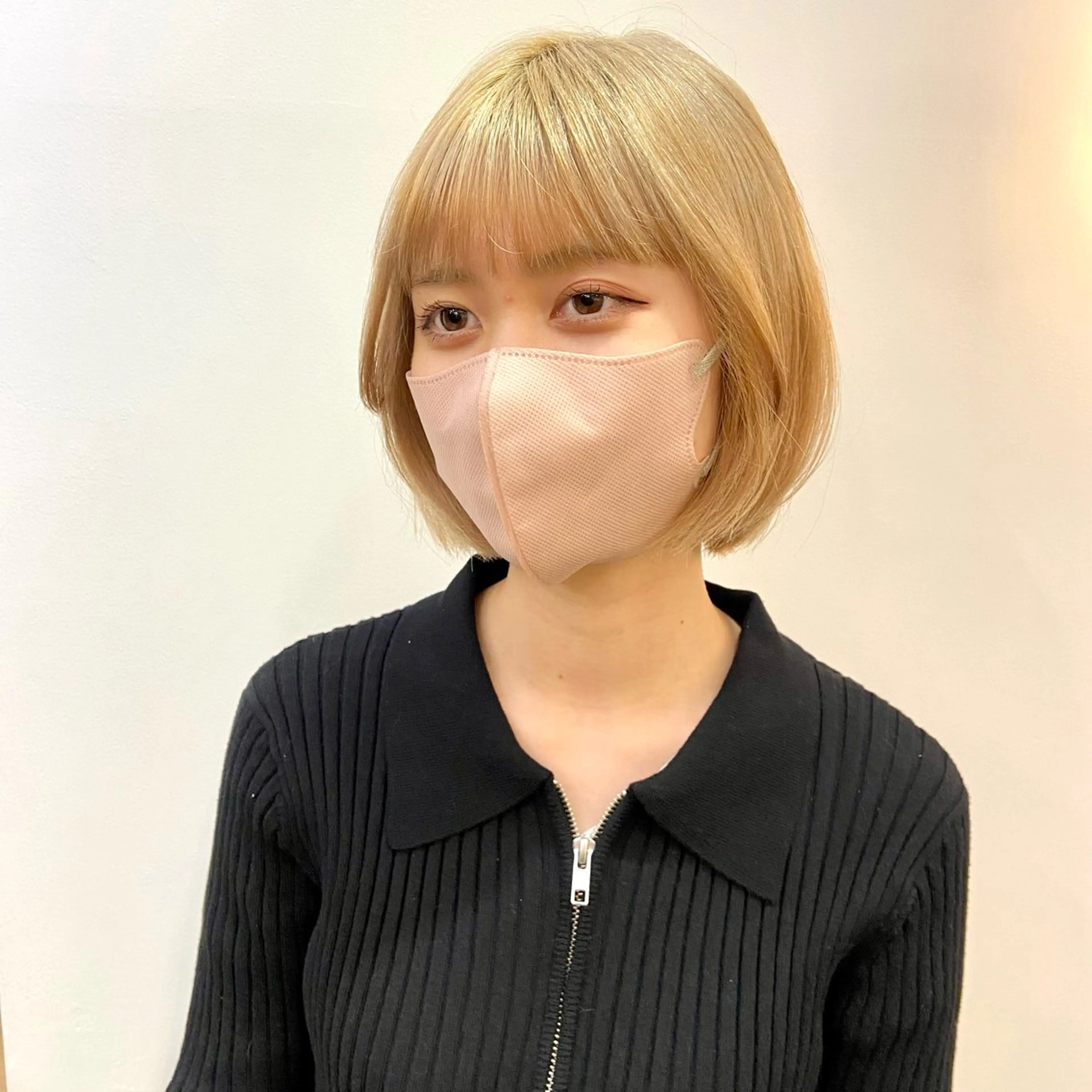 ミディアム カラー ブロンド ハイトーンカラー ヨシンモリ カット ヘアカラー écouter所属・ジェンダーレスカット ハイトーン/カイセイのヘアスタイル