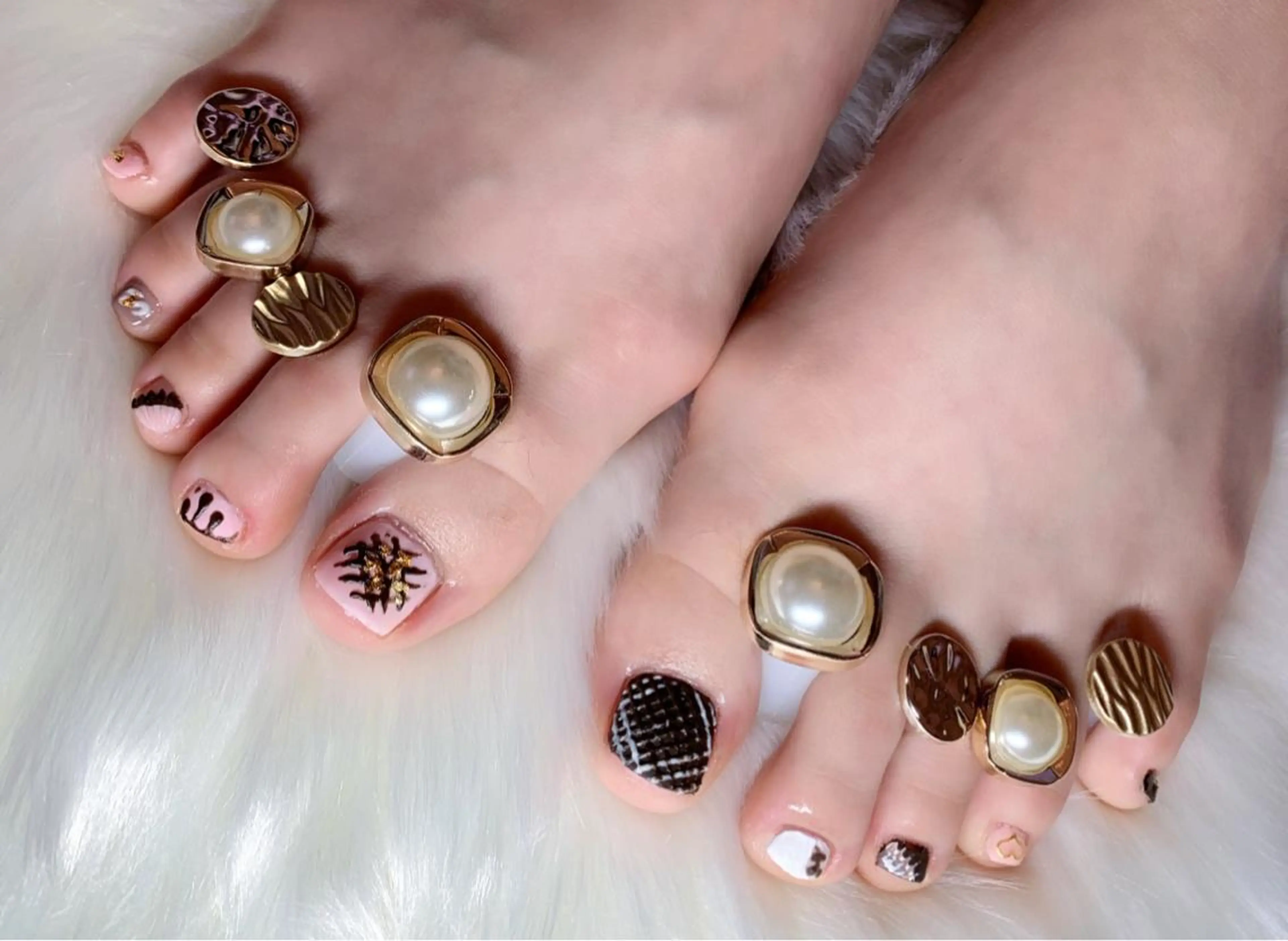 ネイル アニマル柄 アートネイル フットネイル ハート ニュアンスネイル x.1.0.nail ♡Cのネイルデザイン