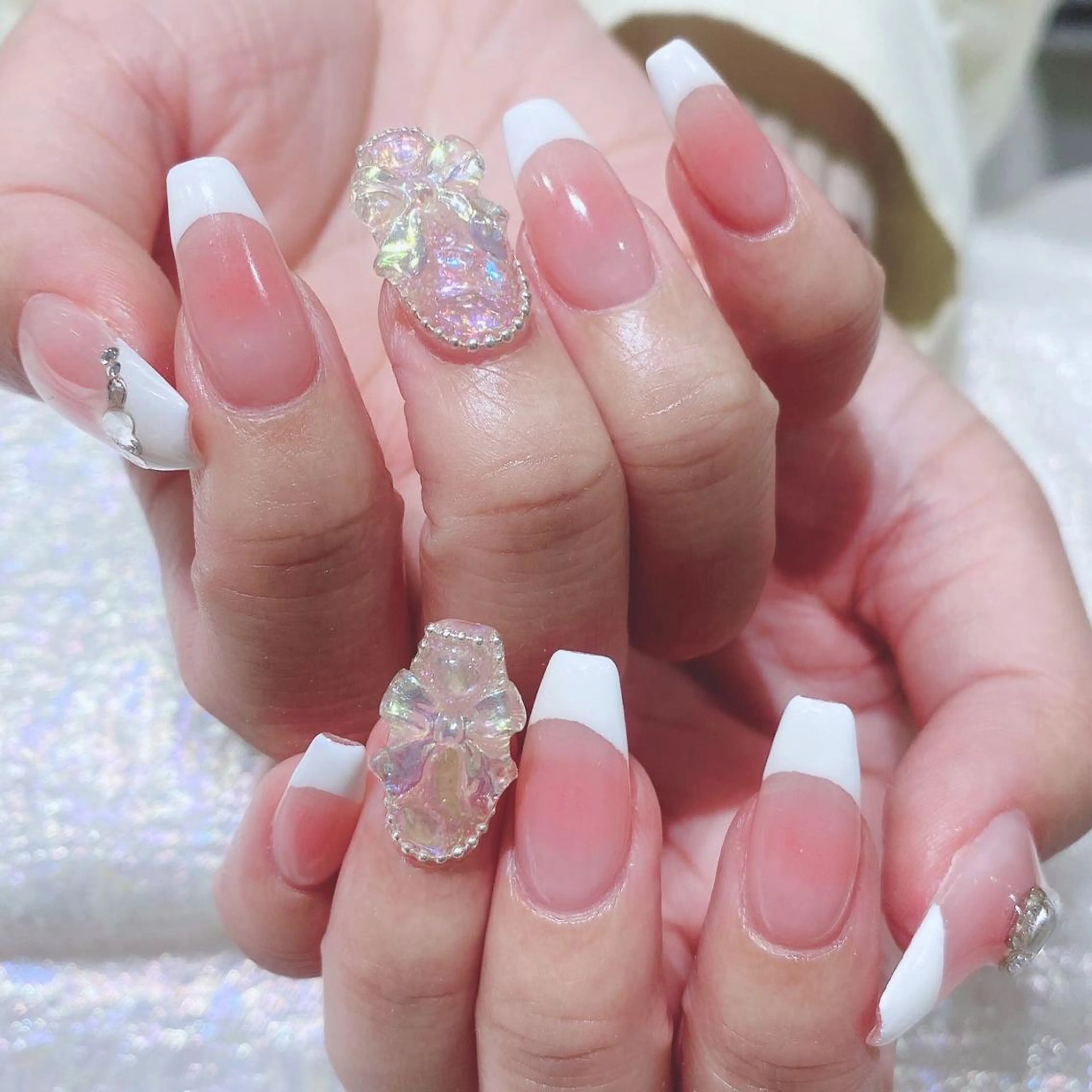 ネイル チークネイル ジェルネイル キラキラネイル マグネットネイル 持ち込み ハンドネイル Queens momoのネイルデザイン