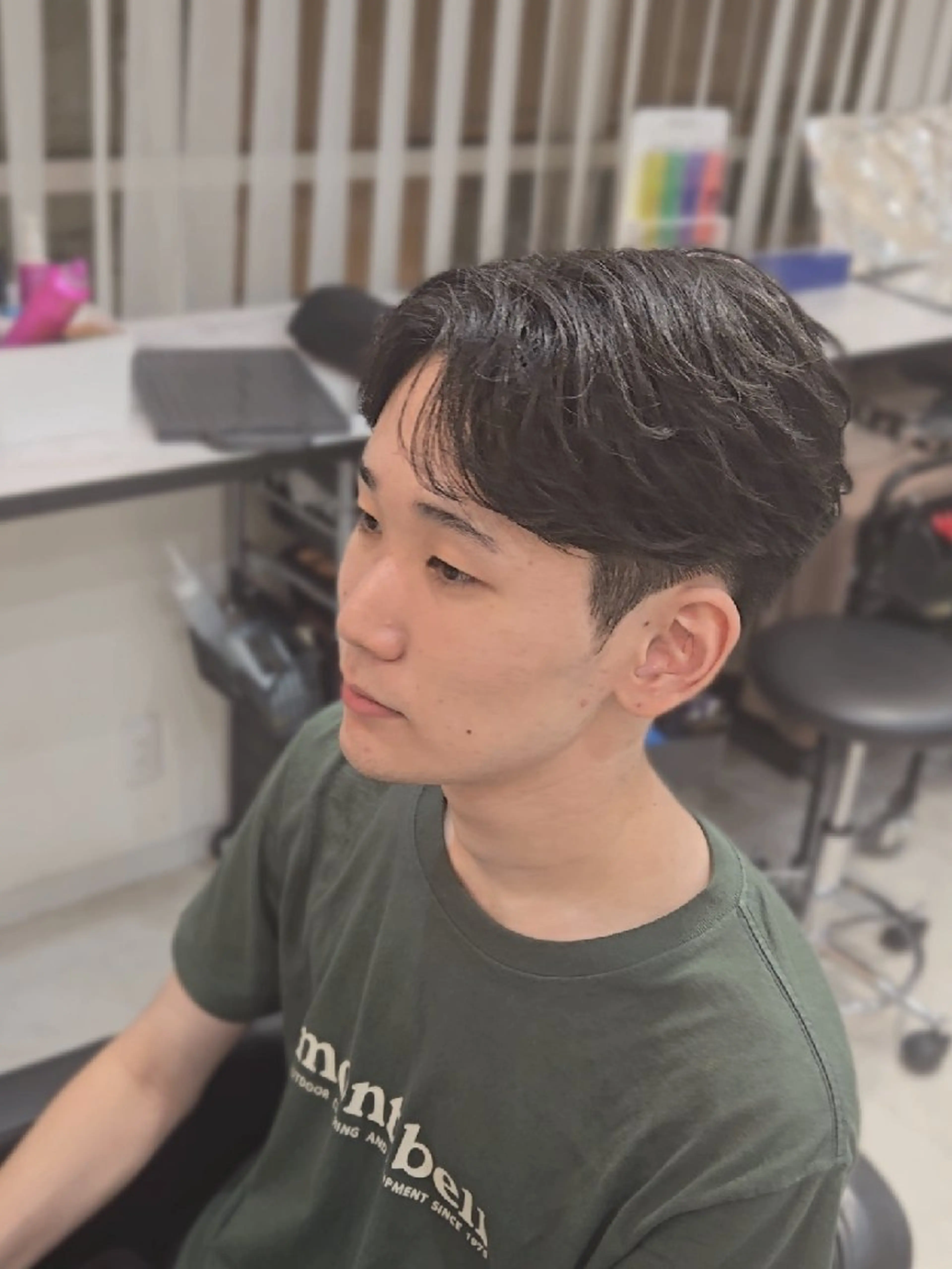 メンズ ミディアム ミディアムパーマ センターパート フェザーパーマ メンズパーマ カット ヘアセット Lapis 名古屋駅前店所属・LEN名古屋/パーマ メンズ特化美容師のヘアスタイル