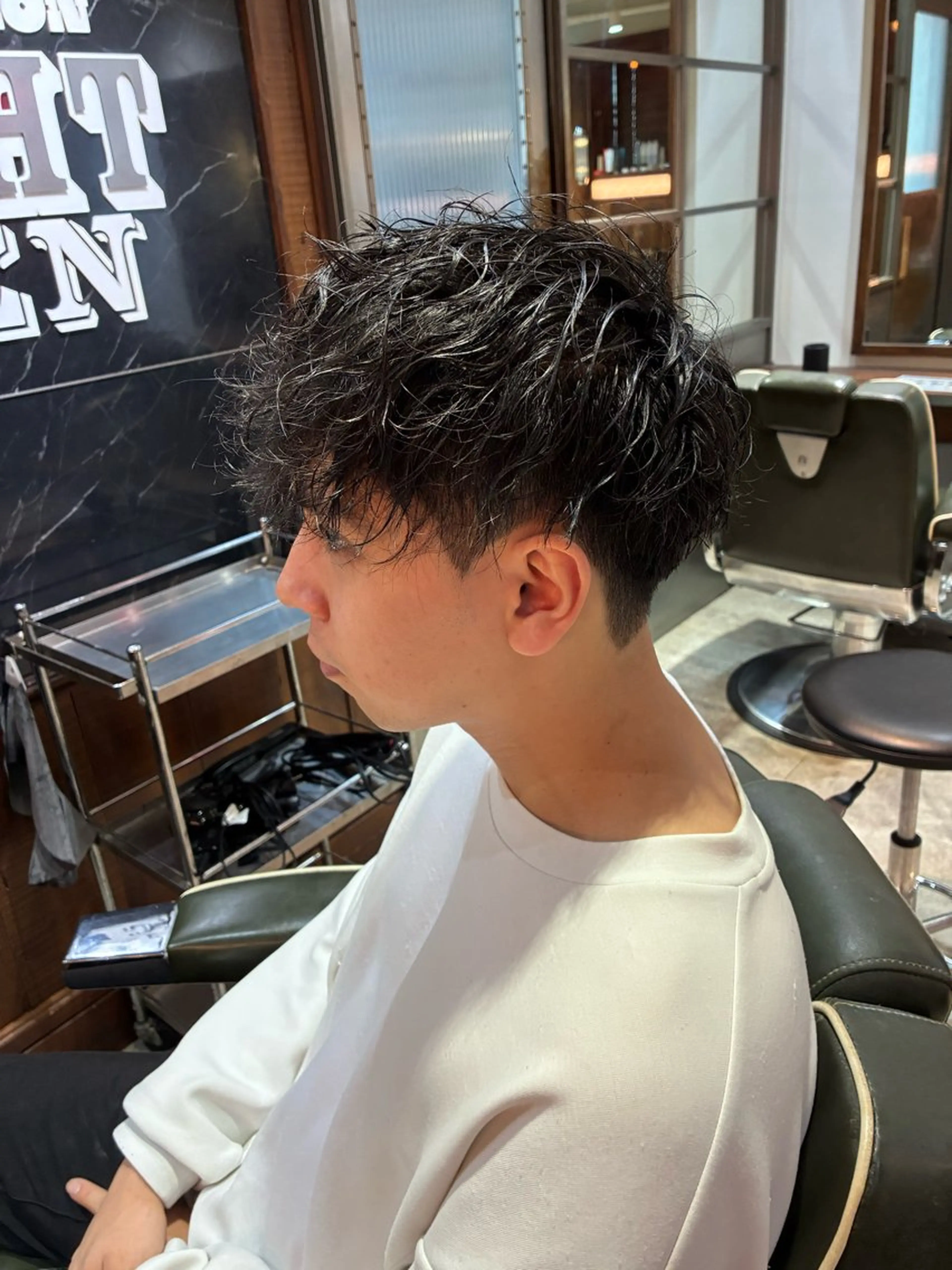 ミディアム パーマ メンズ マッシュ 学生（メンズ向け） 学生 Salon de L&R所属・メンズ特化 翔平のヘアスタイル