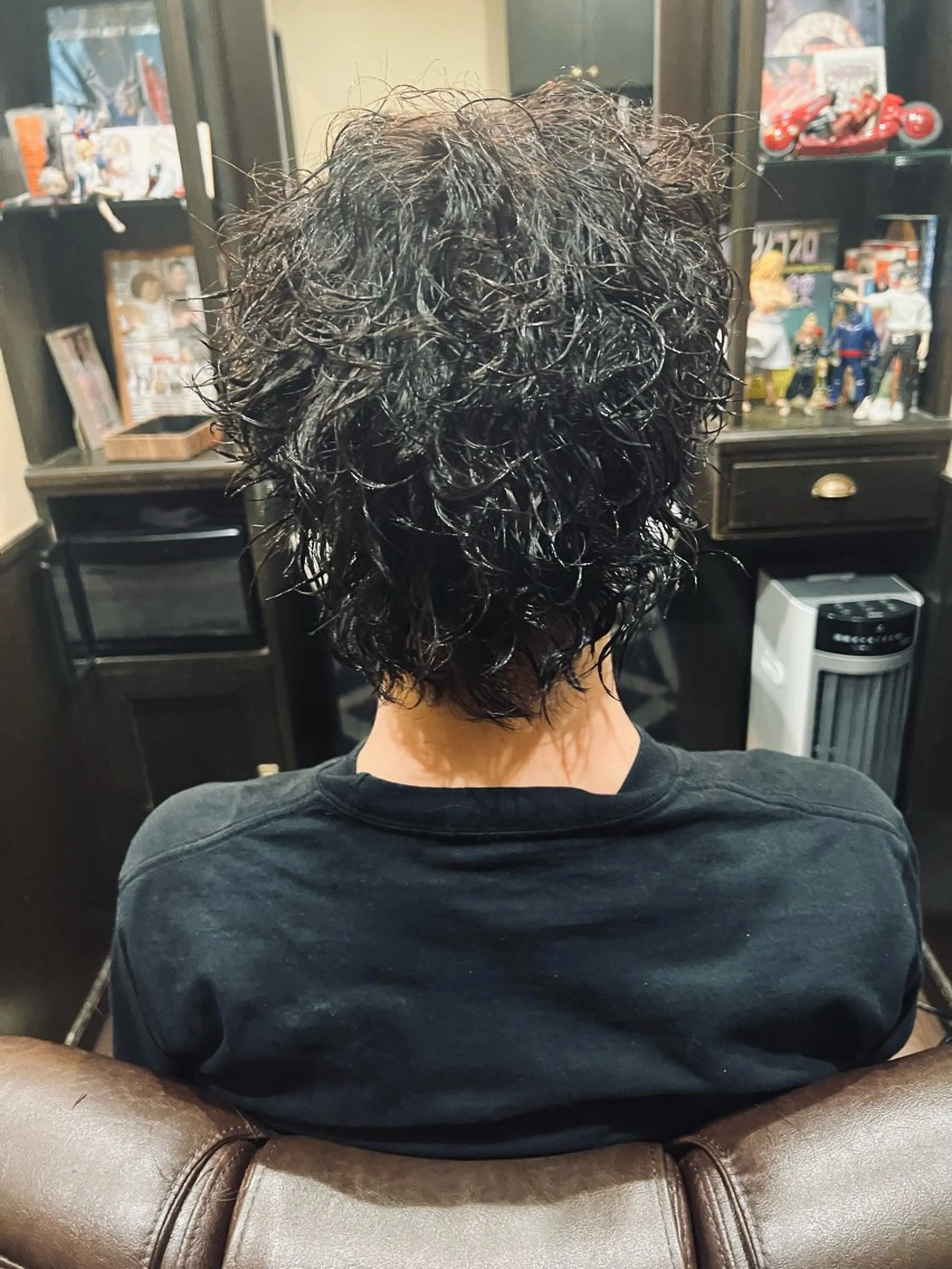 ミディアム パーマ メンズ フェードカット スキンフェード ツーブロック 刈り上げ ヒロ銀座バーバーショップ秋葉原店所属・堀 真人のヘアスタイル