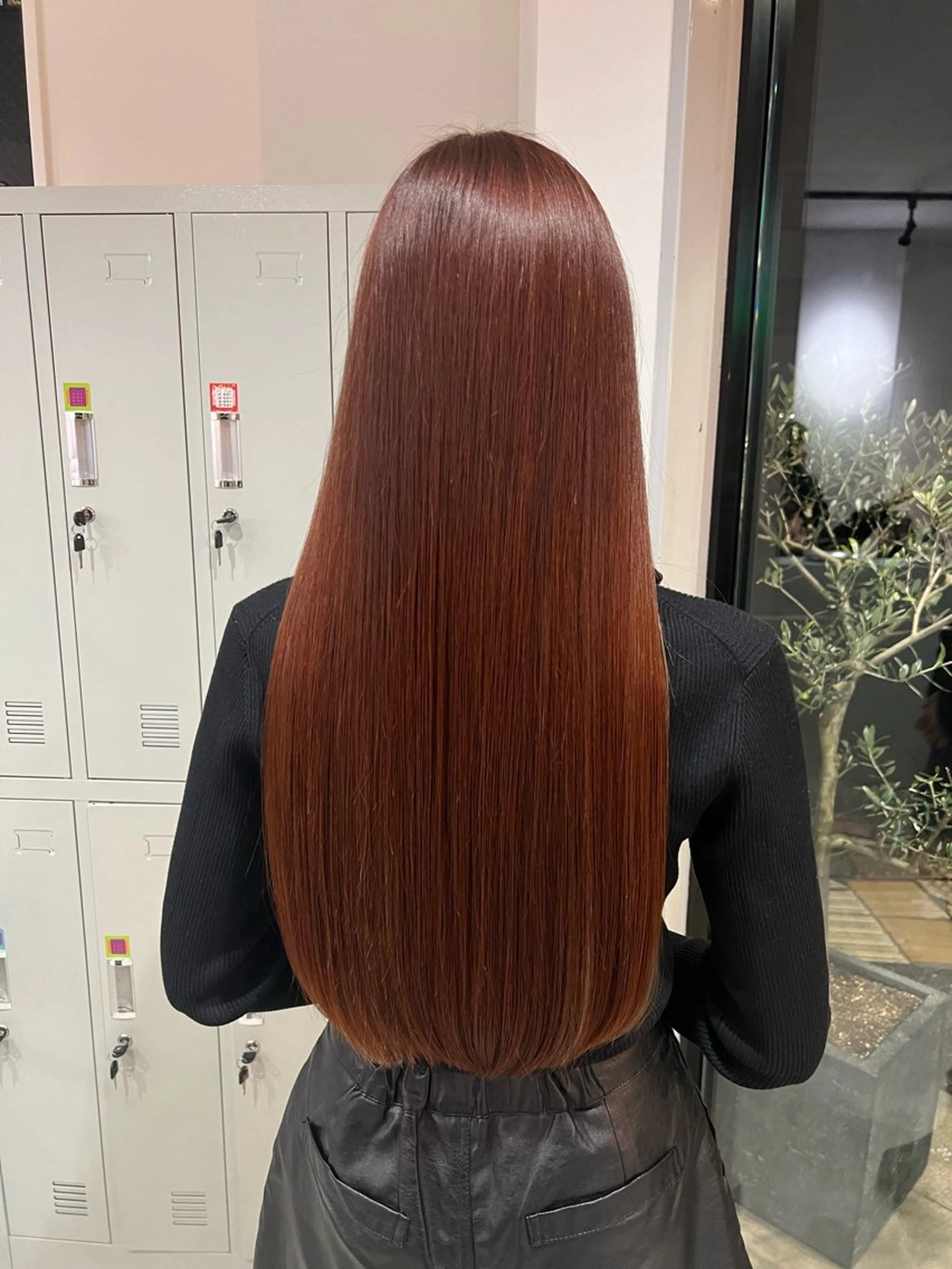 ロング ヘアカラー 縮毛矯正 トリートメント (h)wim ウィムのヘアスタイル