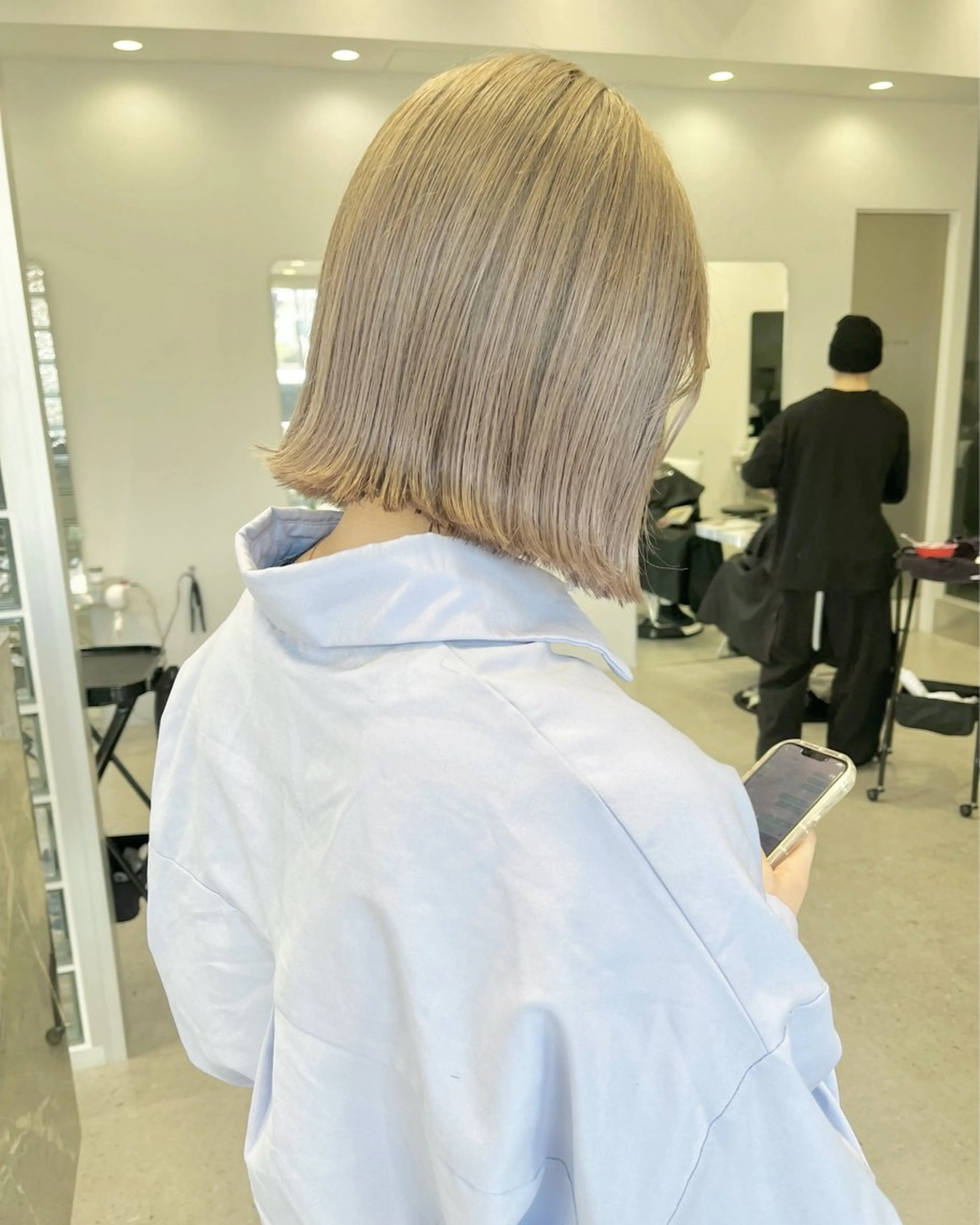 ミディアム カラー ブリーチ ケアブリーチ グレージュ ボブ 外ハネヘア iLi所属・iLi 《イリ》のヘアスタイル