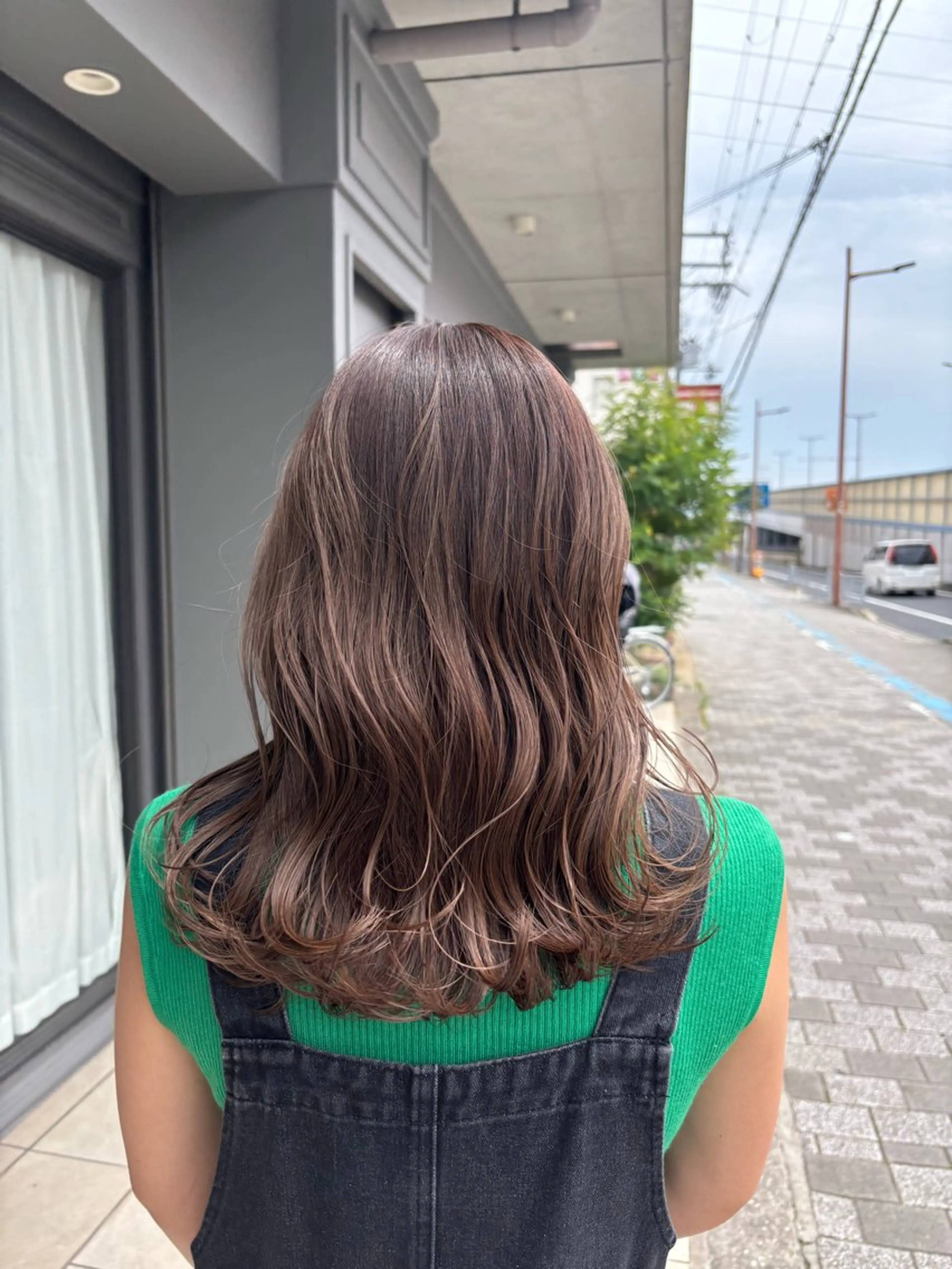 セミロング カラー 栗林 茉那のヘアスタイル